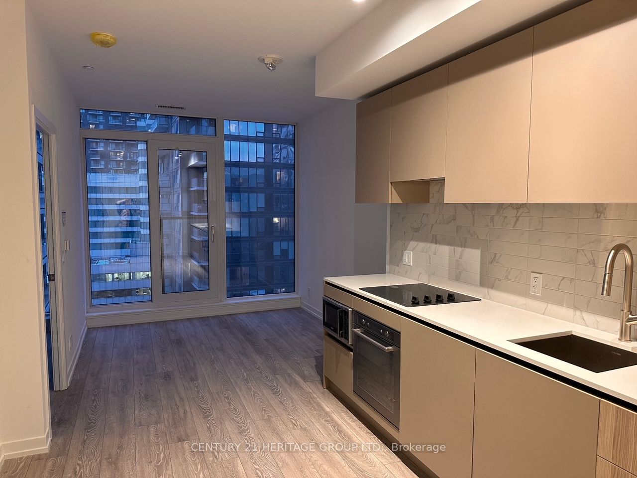 55 Mercer Street 1807, Toronto, ON M5V 3W2 photo 2