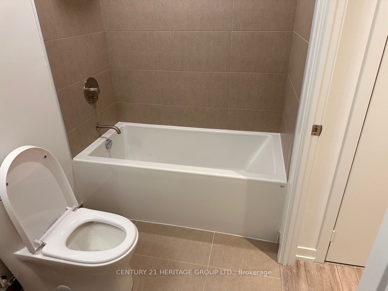 55 Mercer Street 1807, Toronto, ON M5V 3W2 photo 4