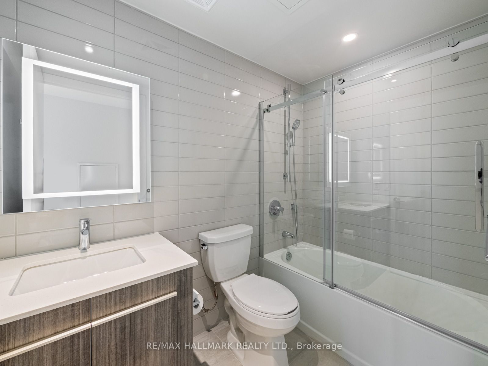 8 Cumberland Street 1007, Toronto, ON M4W 0B6 photo 4