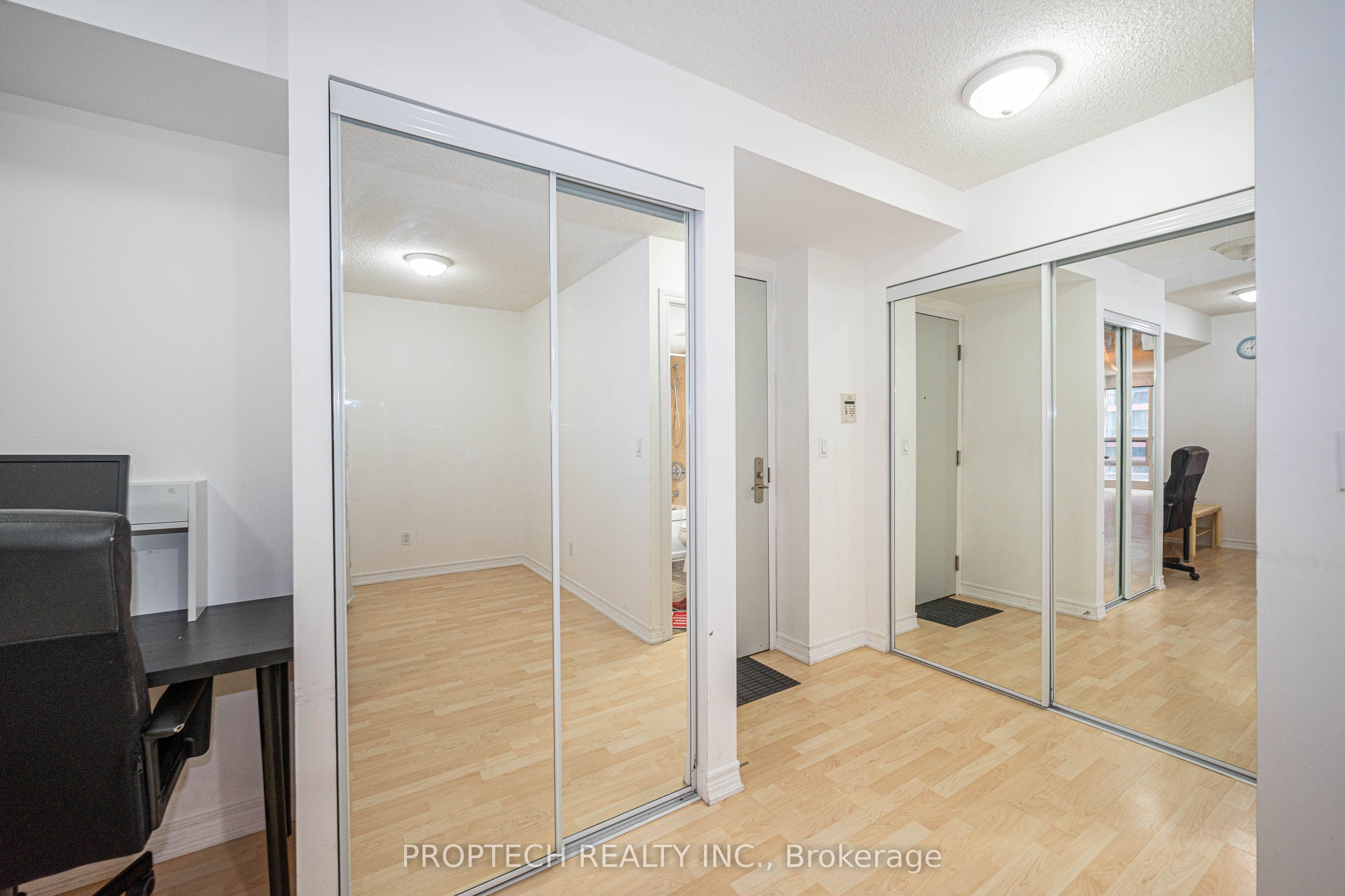 761 Bay Street 411, Toronto, ON M5G 2R2 photo 3
