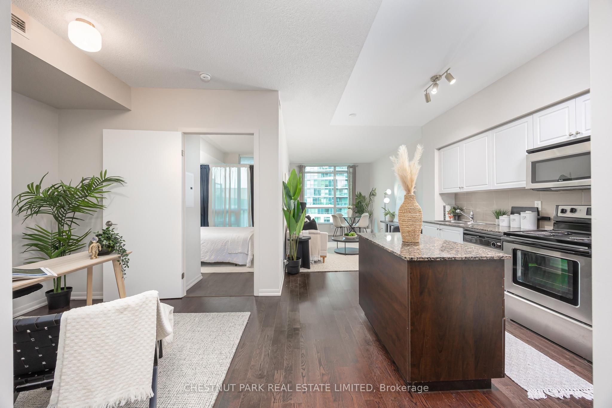 215 Fort York Boulevard 808, Toronto, ON M5V 4A2