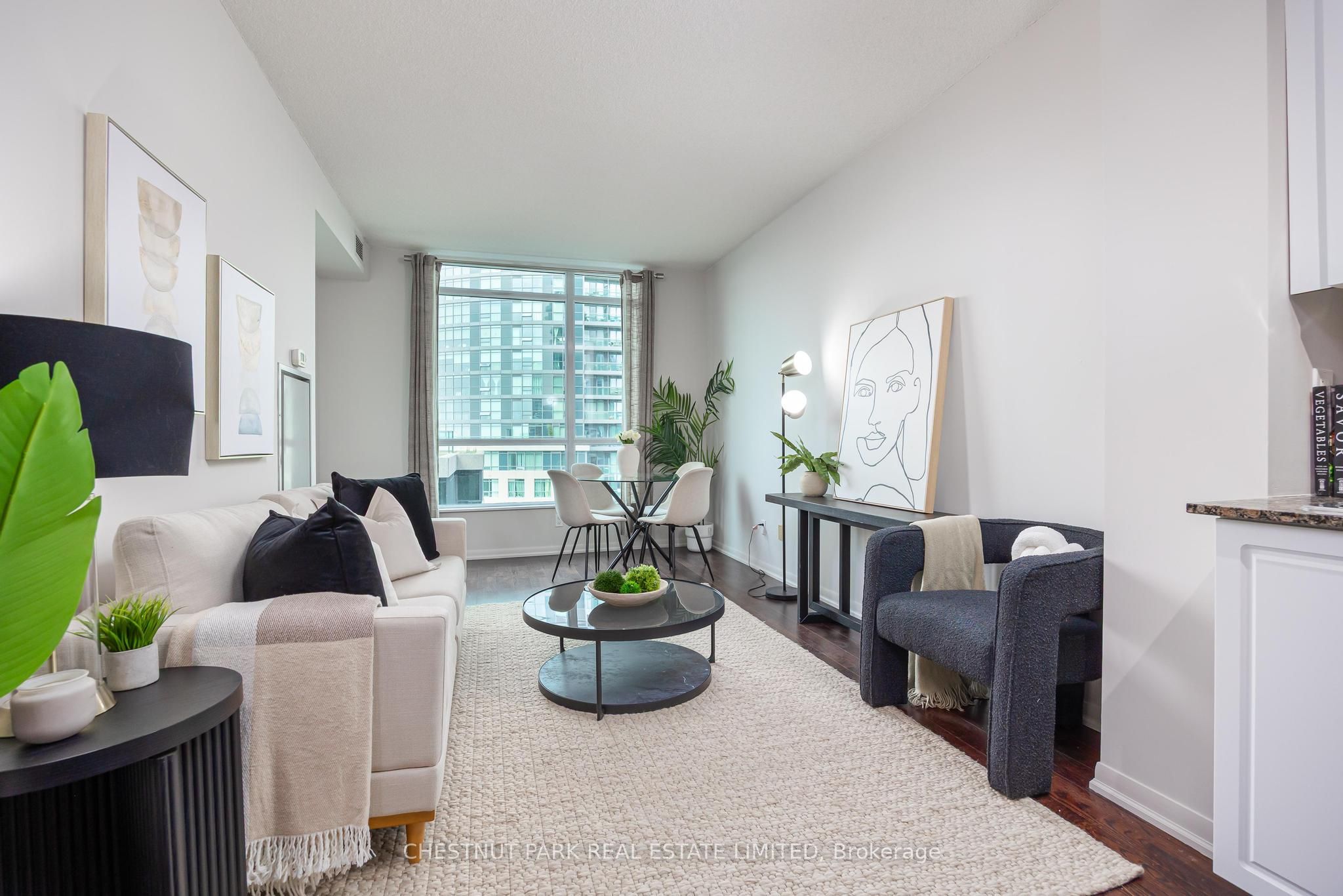 215 Fort York Boulevard 808, Toronto, ON M5V 4A2 photo 3