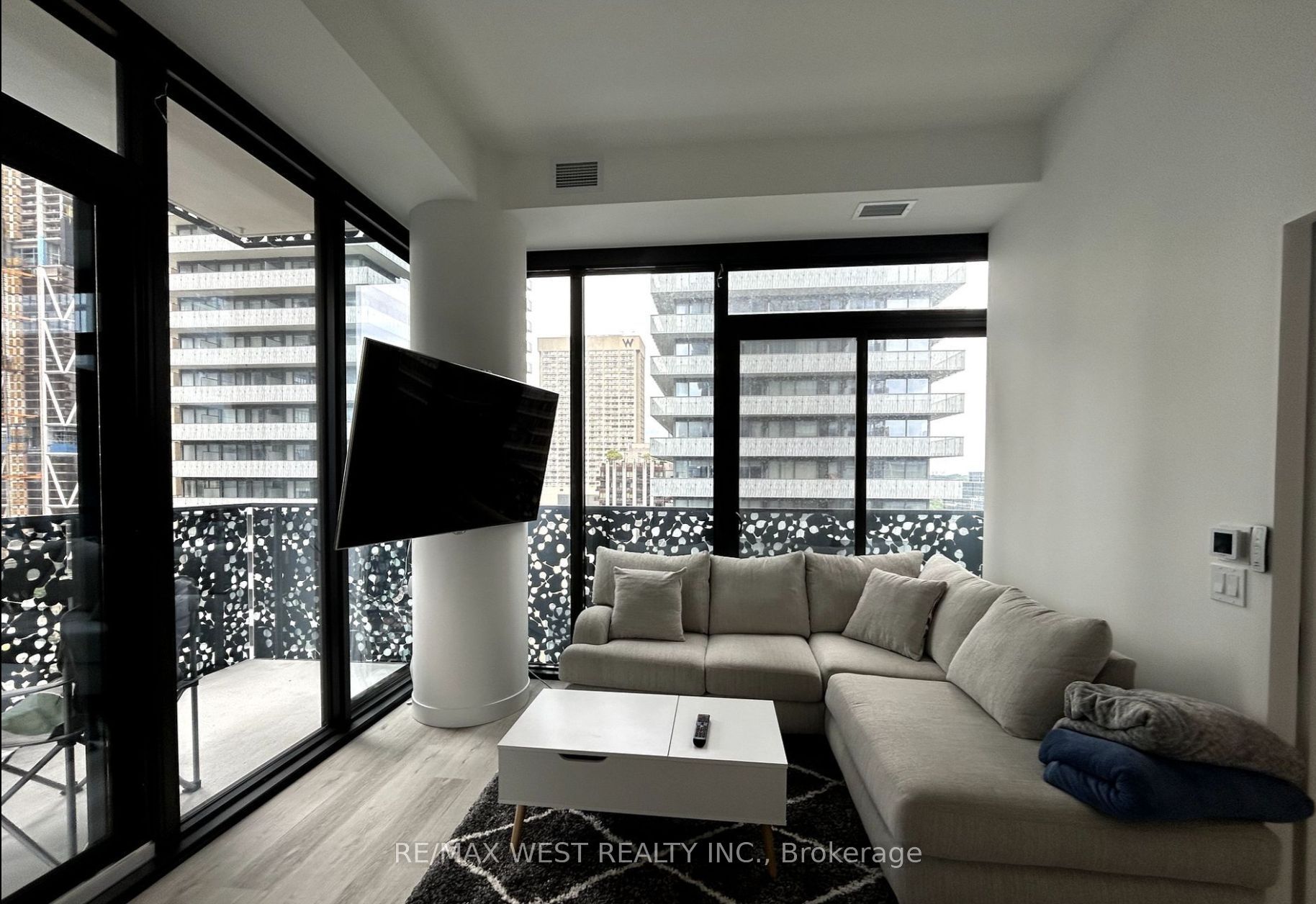 55 Charles Street E 2010, Toronto, ON M4Y 0J1