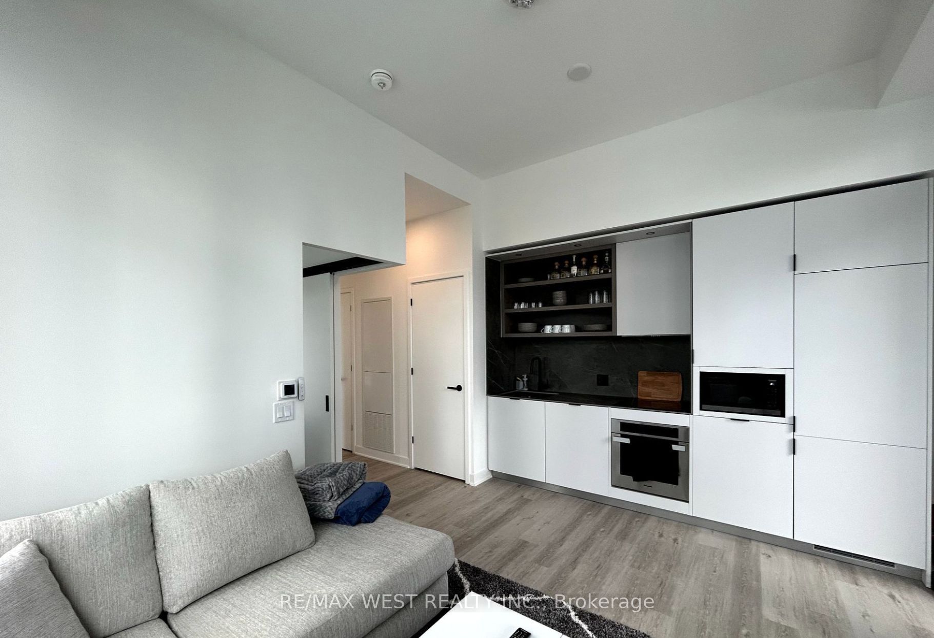 55 Charles Street E 2010, Toronto, ON M4Y 0J1 photo 2