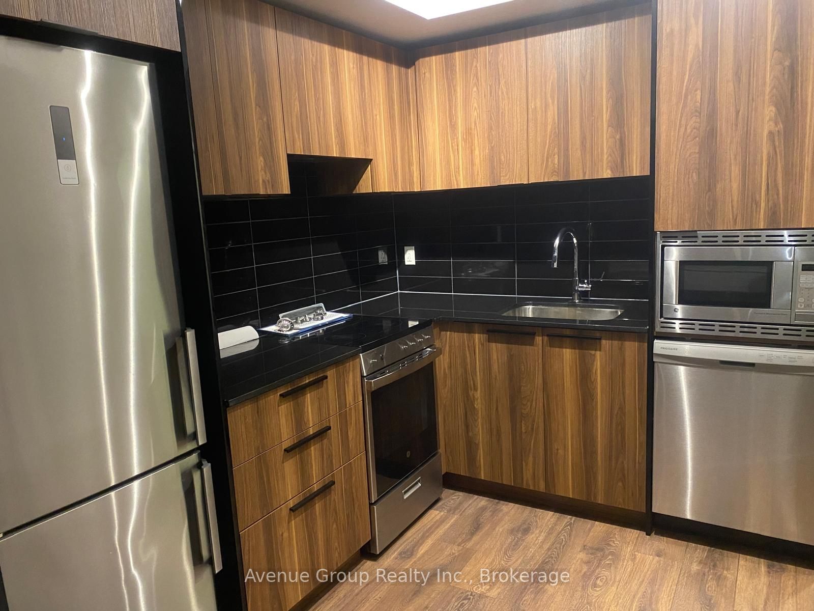 501 Yonge St Street 2304, Toronto, ON M4Y 0G8 photo 2