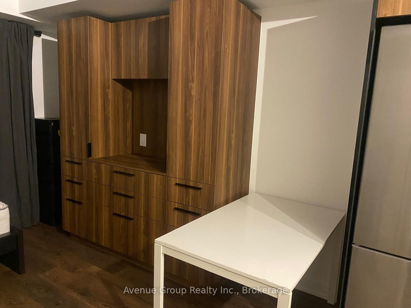 501 Yonge St Street 2304, Toronto, ON M4Y 0G8 photo 3