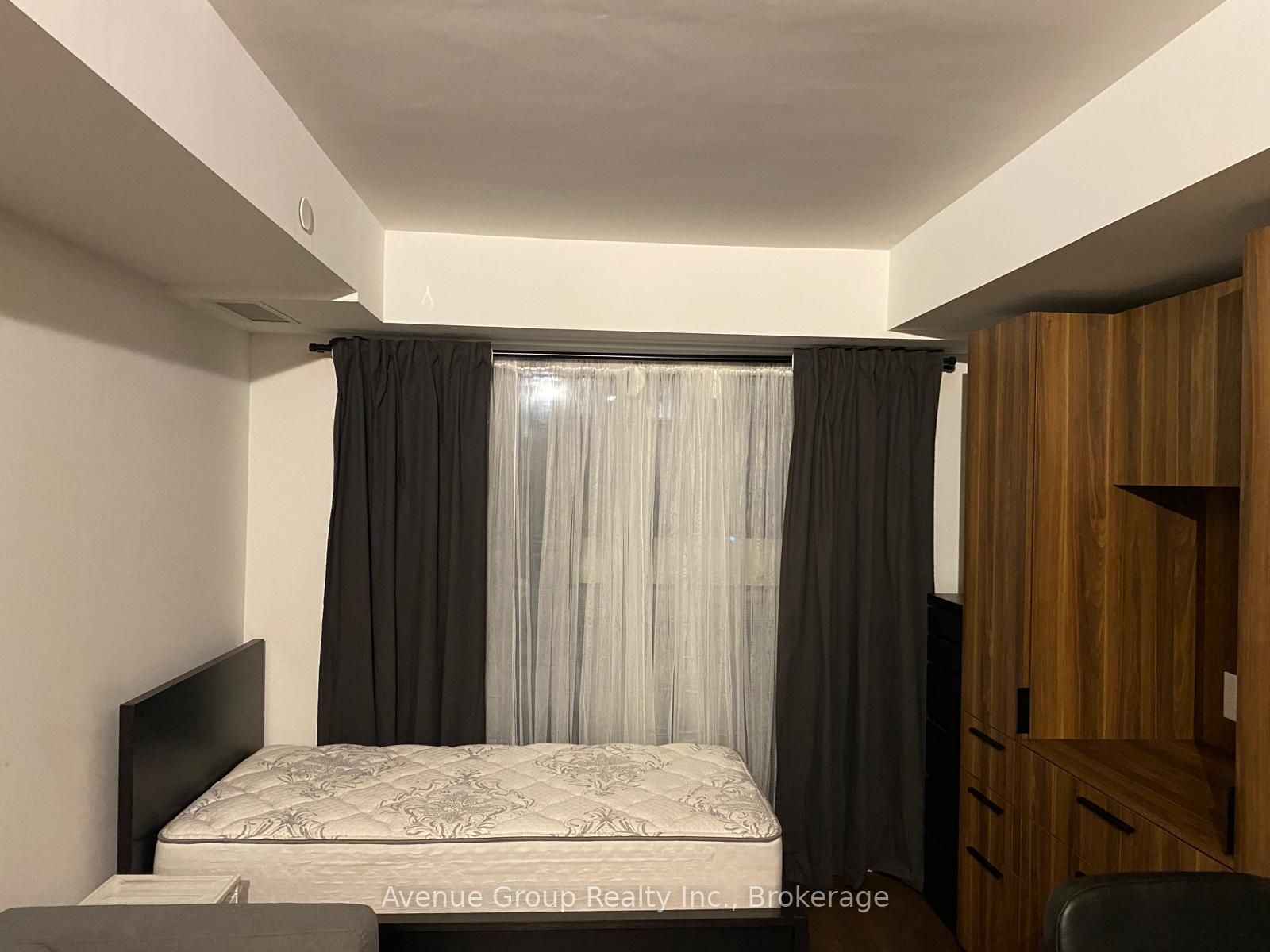 501 Yonge St Street 2304, Toronto, ON M4Y 0G8 photo 4