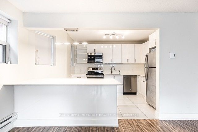 82 Maitland Street 1, Toronto, ON M4Y 1E4 photo 2
