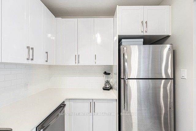 82 Maitland Street 1, Toronto, ON M4Y 1E4 photo 3