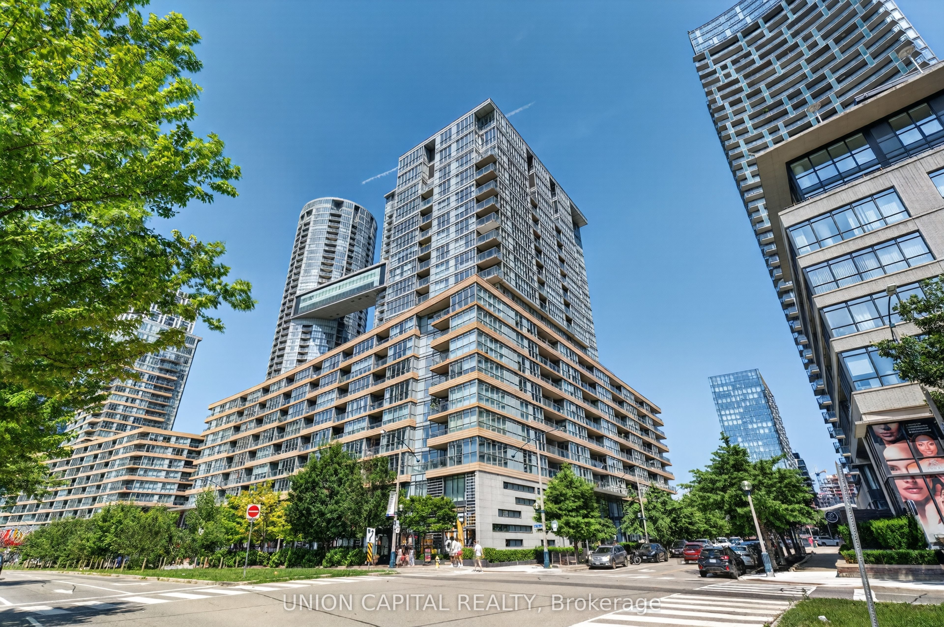 10 Capreol Court 551, Toronto, ON M5V 4B3