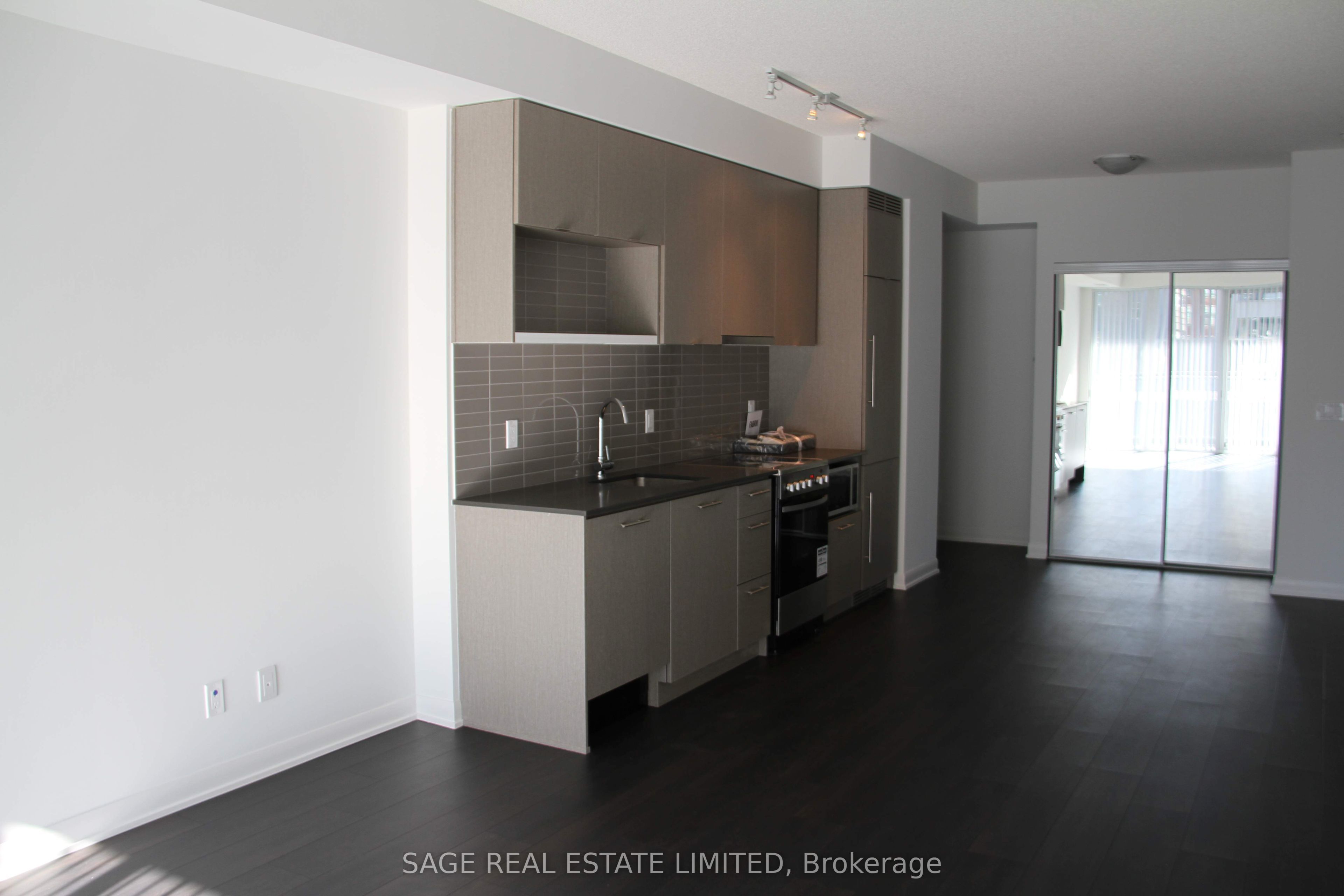 435 Richmond Street 304, Toronto, ON M5V 0N3