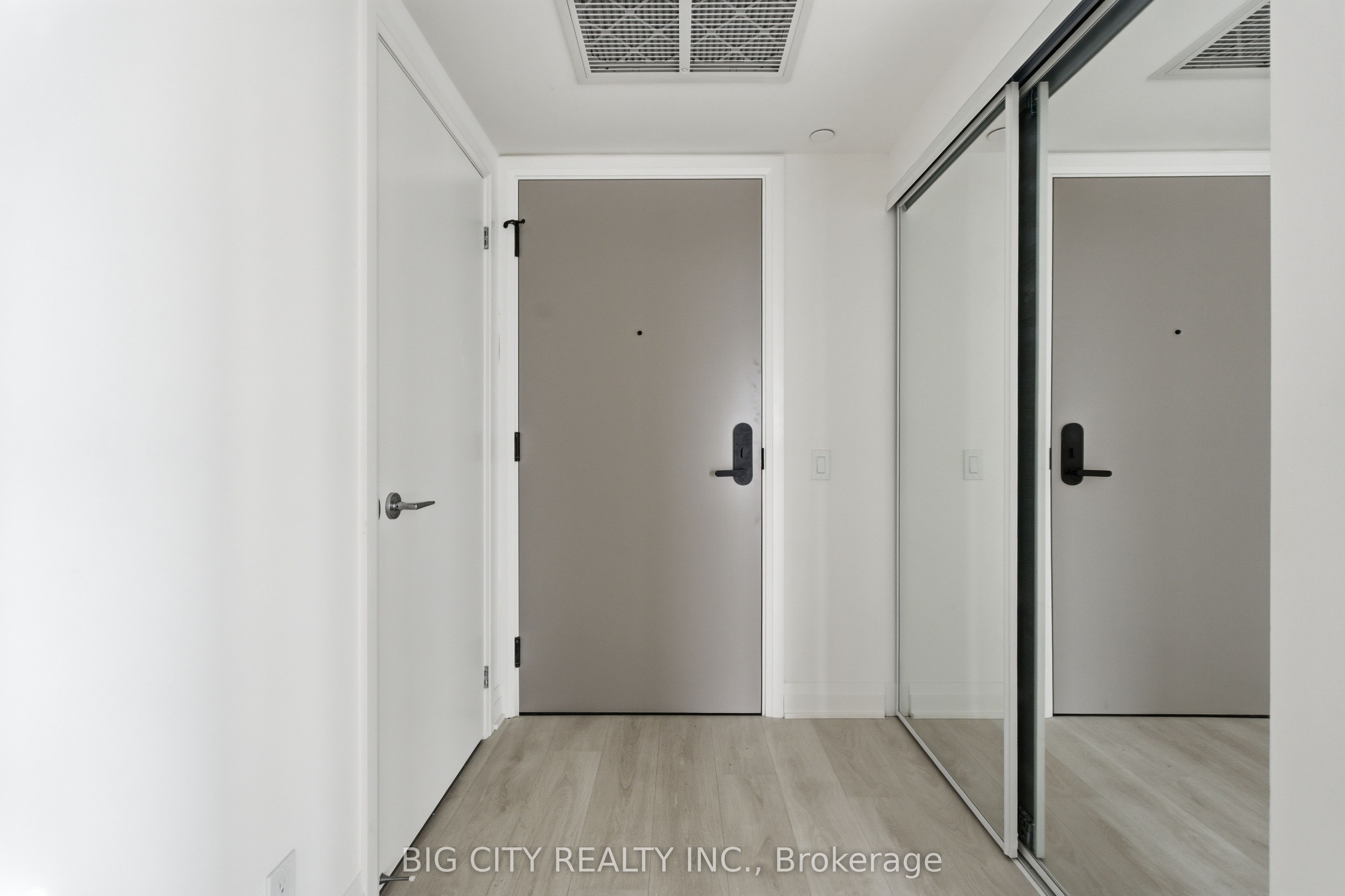 25 Frederick Todd Way 1502, Toronto, ON M4G 0C9 photo 2