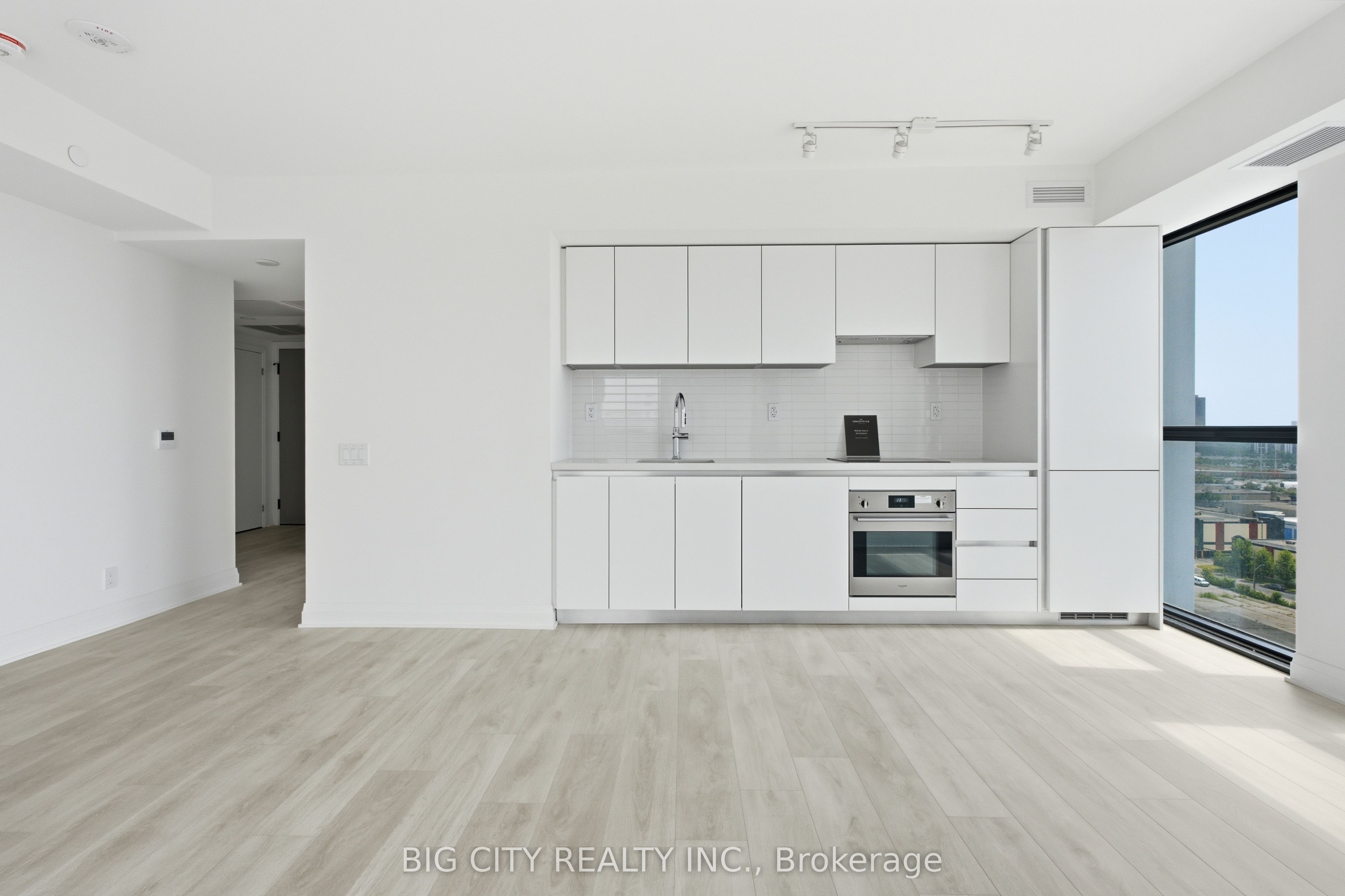 25 Frederick Todd Way 1502, Toronto, ON M4G 0C9 photo 5