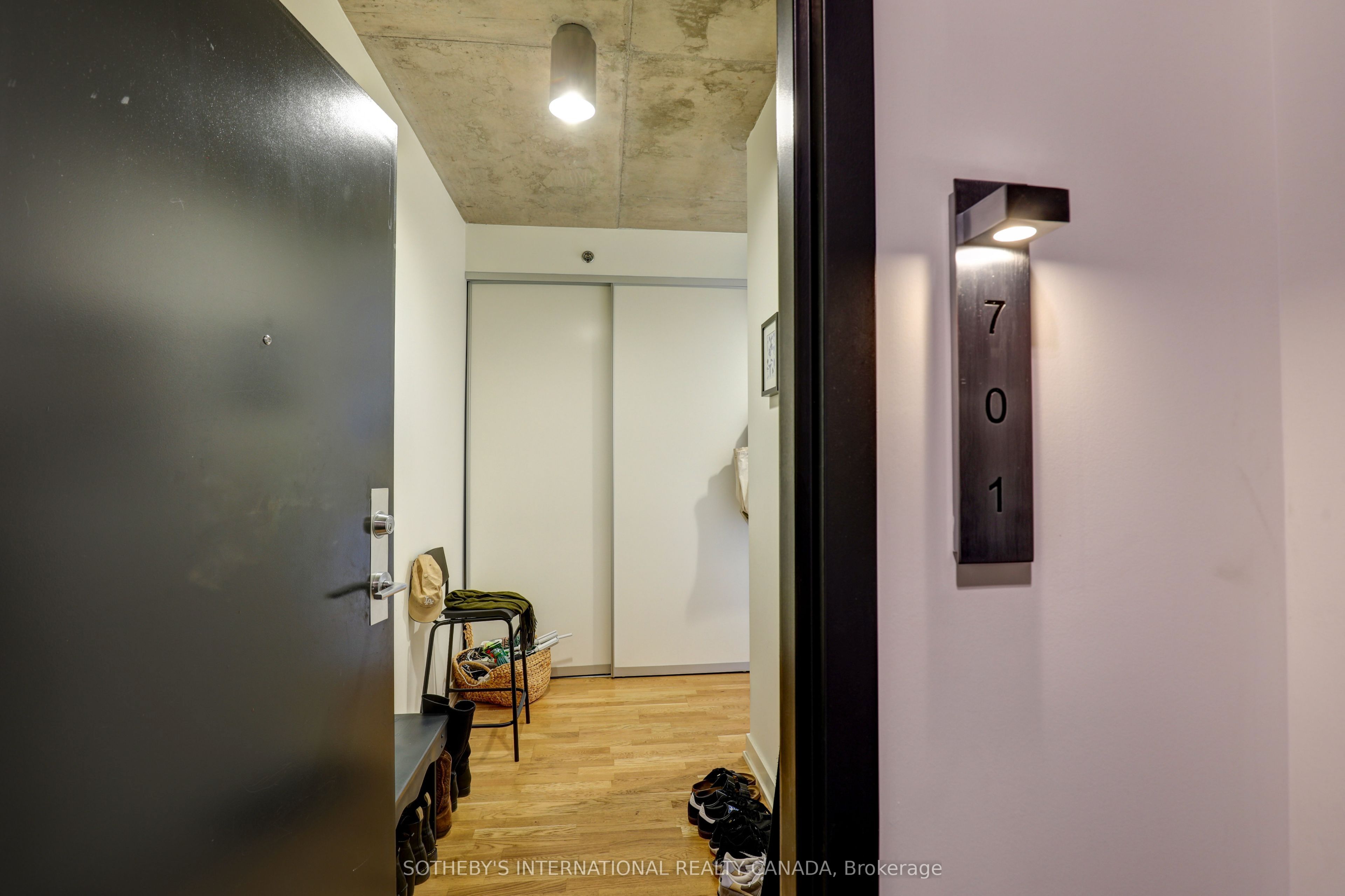 8 Dovercourt Road 701, Toronto, ON M6J 0B6 photo 2