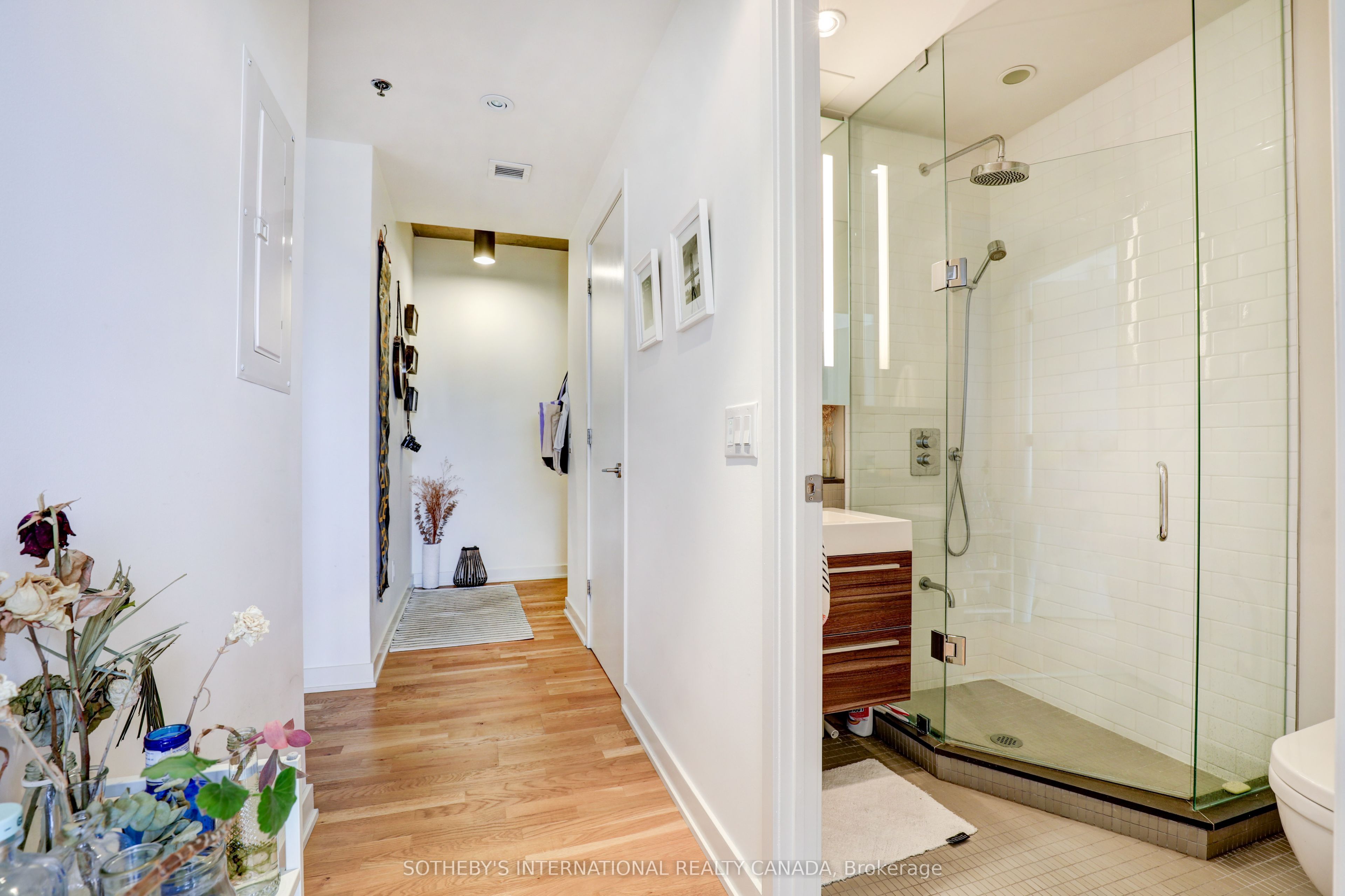 8 Dovercourt Road 701, Toronto, ON M6J 0B6 photo 4
