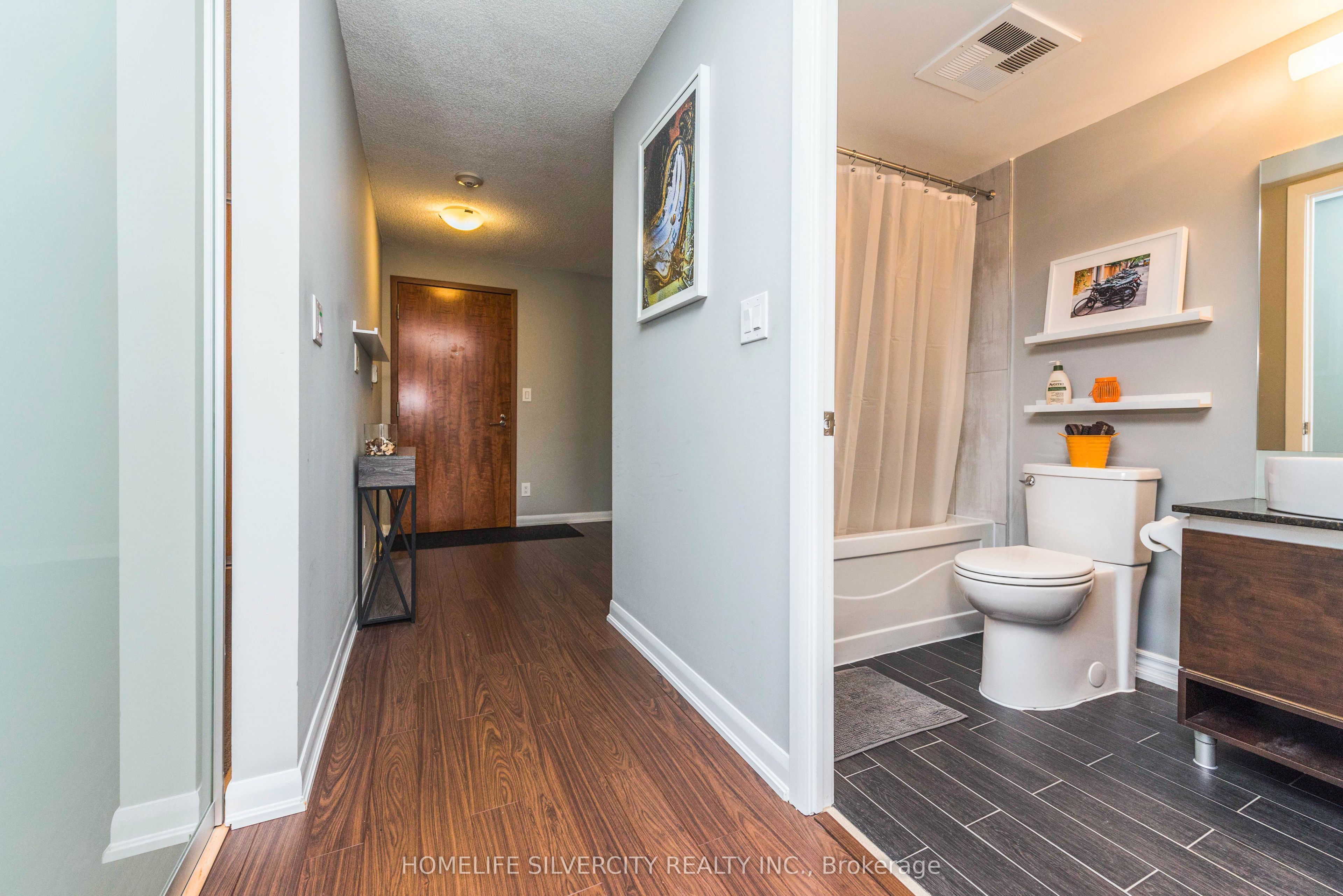 205 Frederick Street 404, Toronto, ON M5A 4V3 photo 2