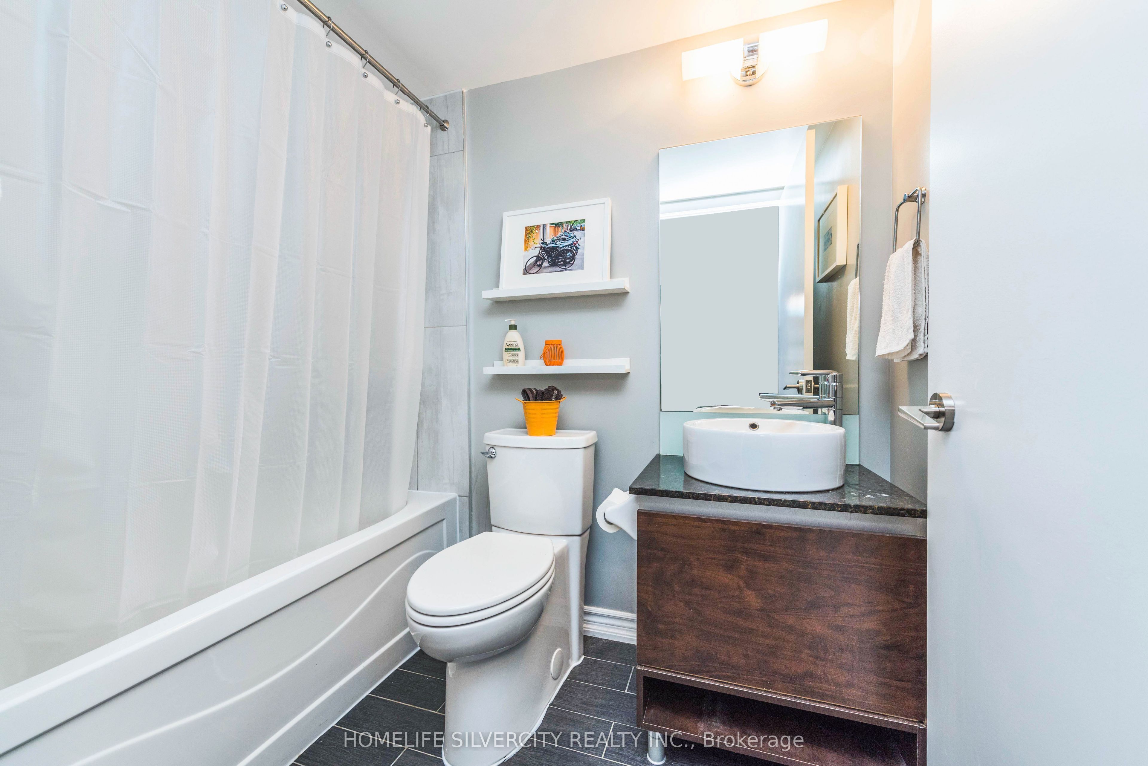 205 Frederick Street 404, Toronto, ON M5A 4V3 photo 4