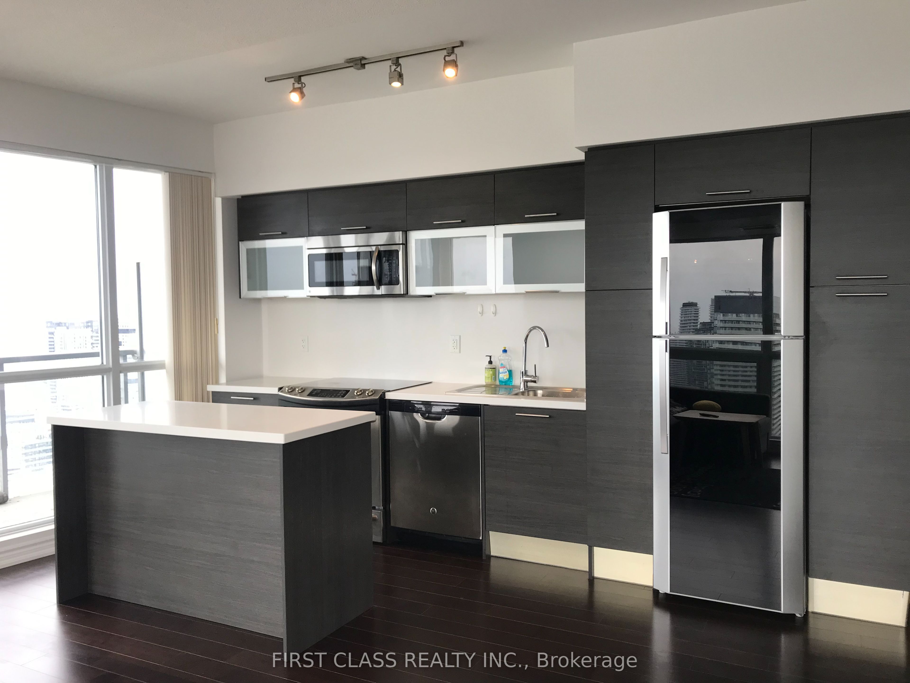 386 Yonge Street 5102, Toronto, ON M5B 0A5 photo 3