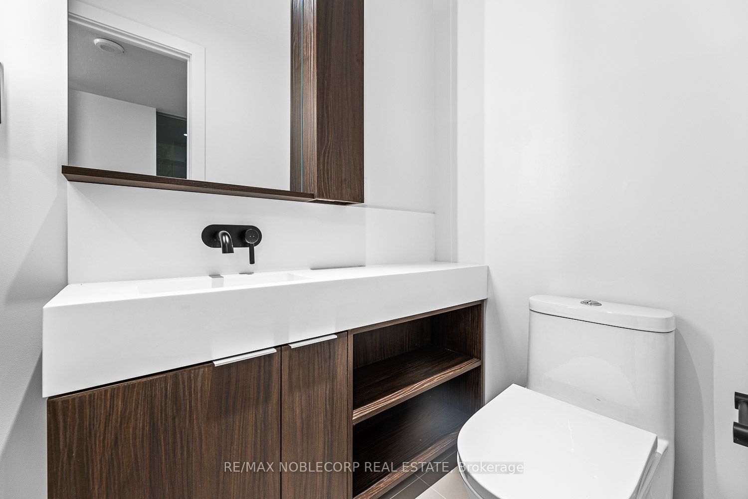117 Broadway Avenue 817, Toronto, ON M4P 1V3 photo 4