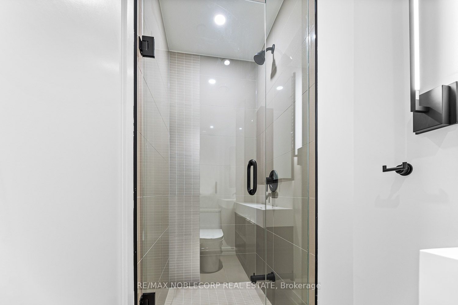 117 Broadway Avenue 817, Toronto, ON M4P 1V3 photo 5