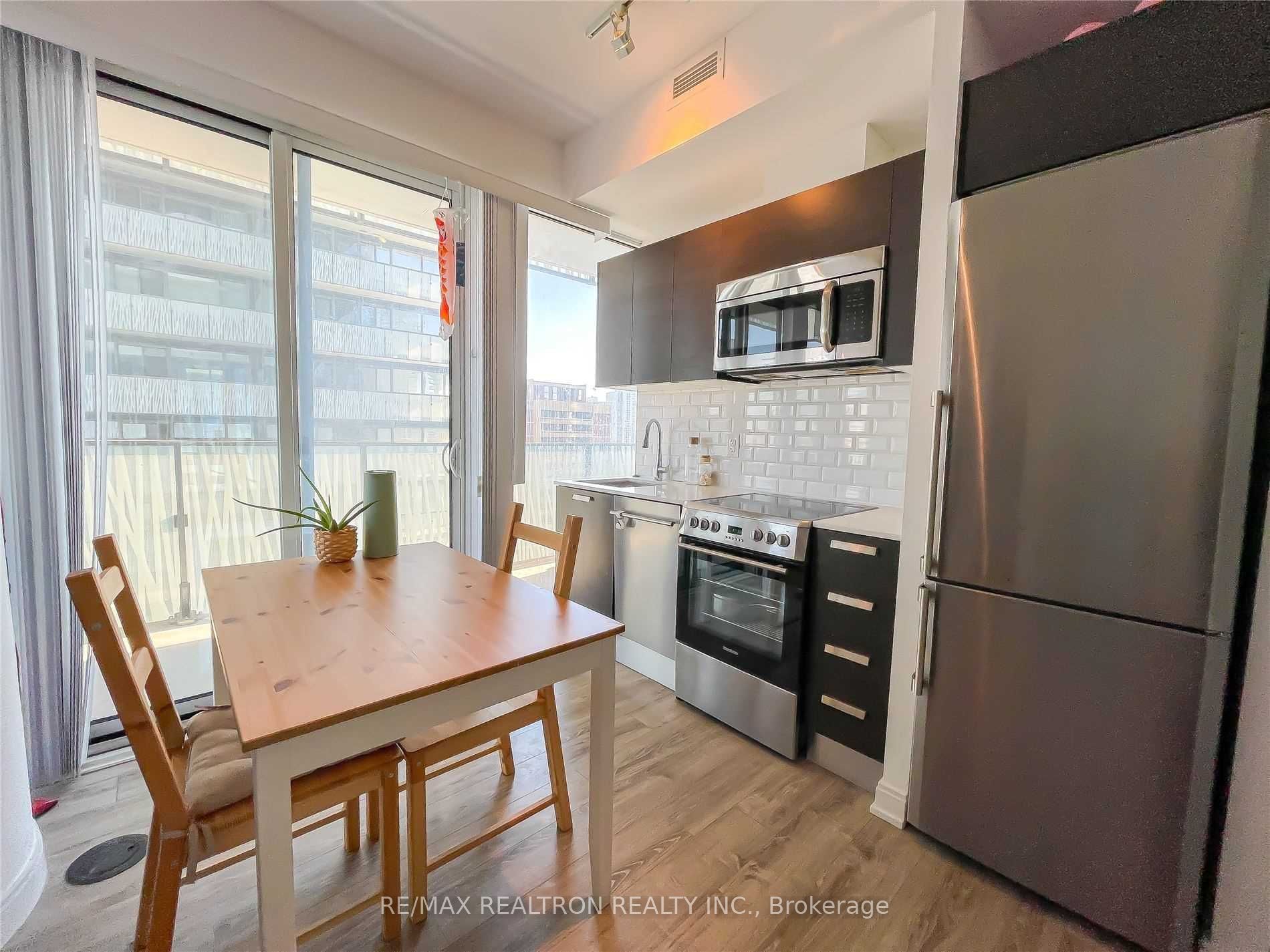42 Charles Street E 2101, Toronto, ON M4Y 1T1 photo 2