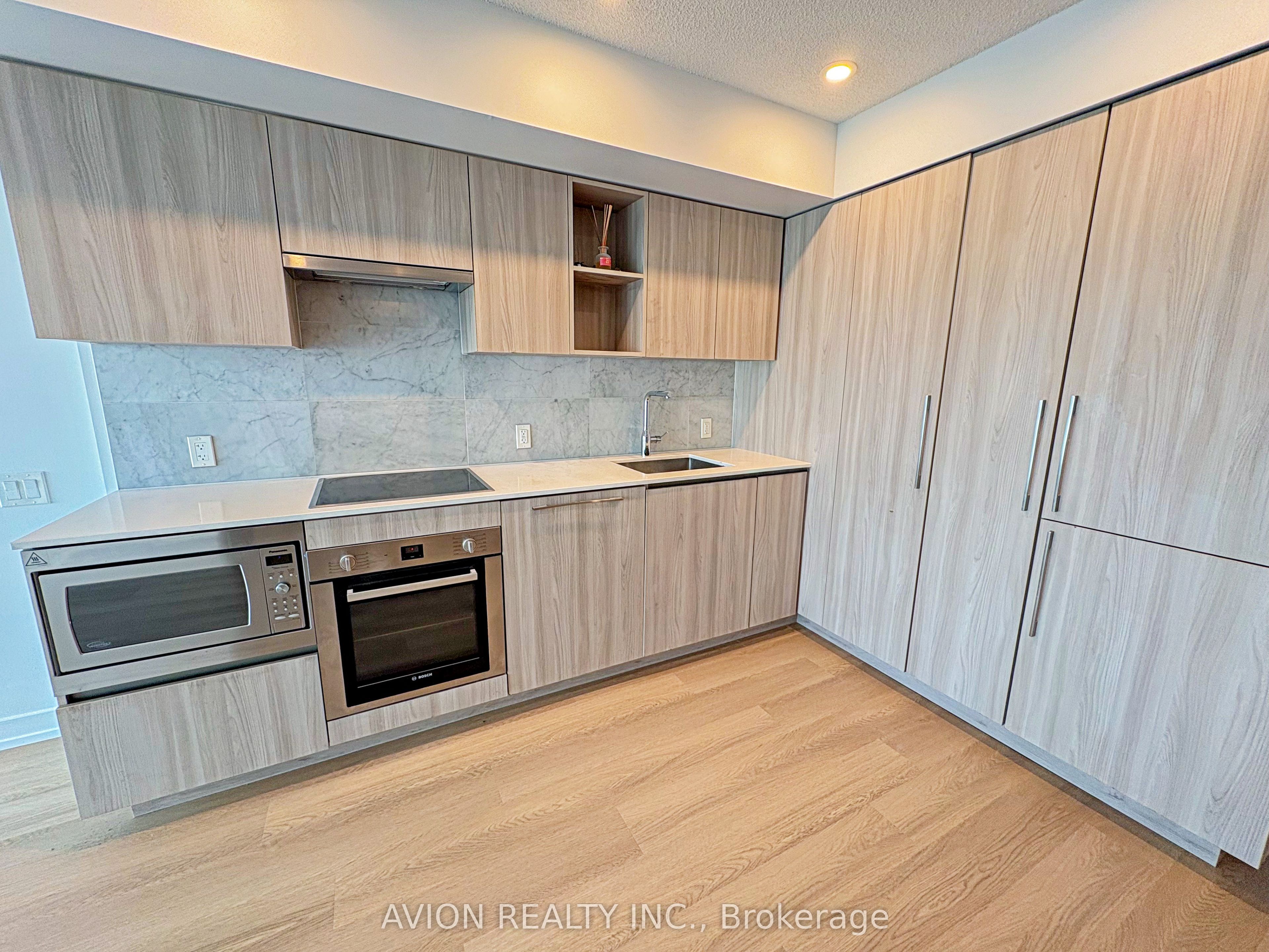 19 Bathurst Street 1609, Toronto, ON M6A 2E1 photo 4