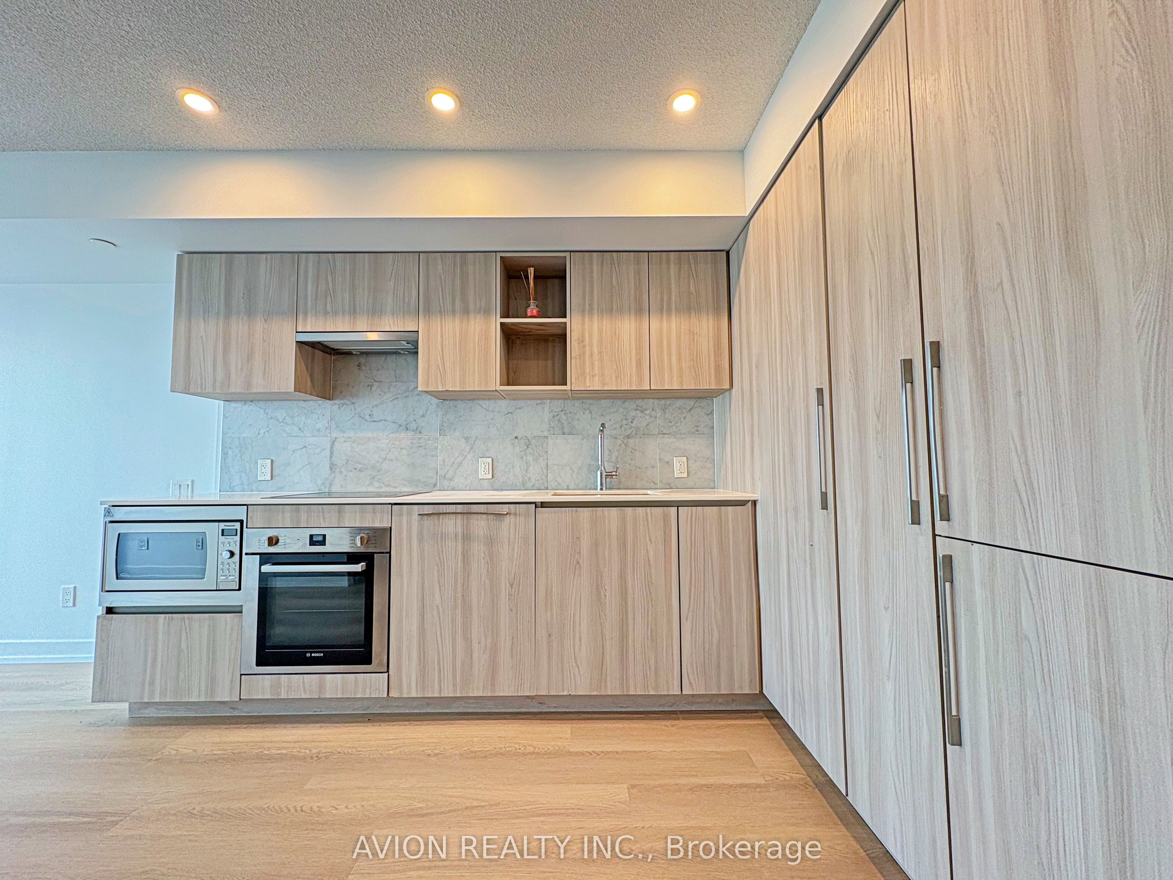 19 Bathurst Street 1609, Toronto, ON M6A 2E1 photo 5