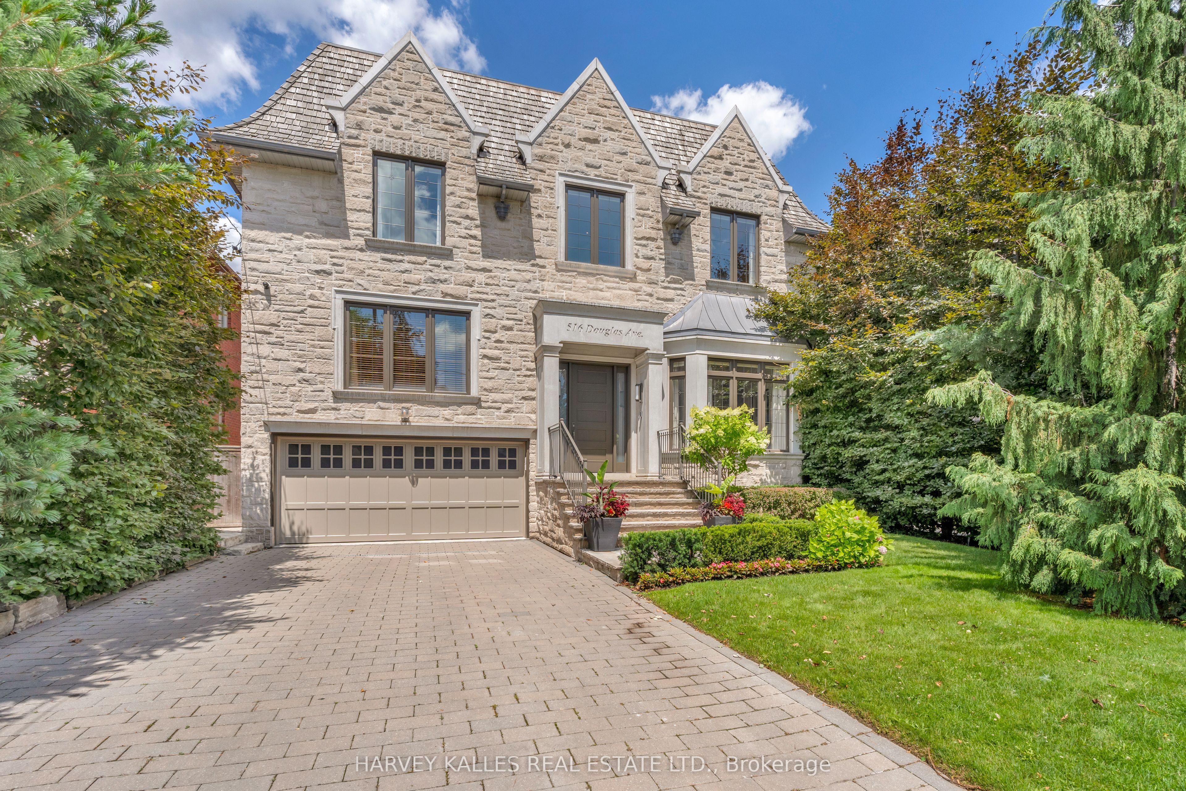 516 Douglas Avenue, Toronto, ON M5M 1H5