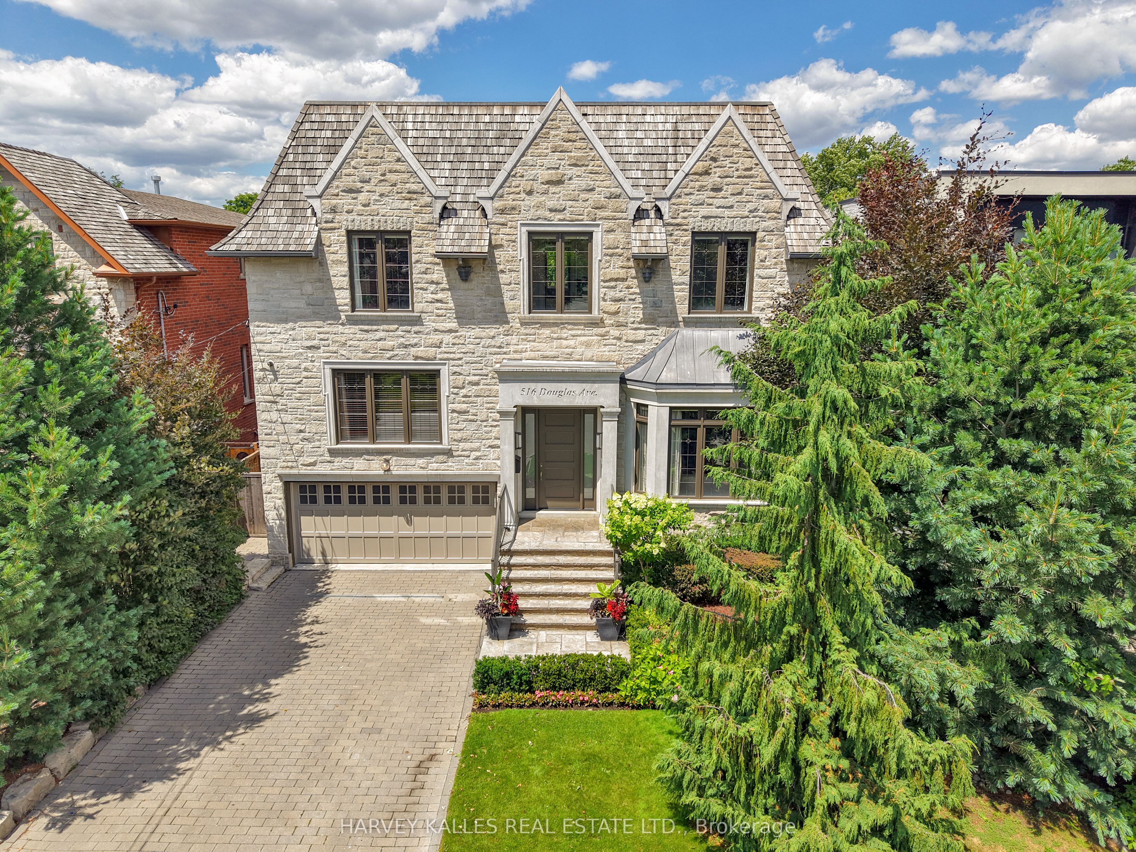 516 Douglas Avenue, Toronto, ON M5M 1H5 photo 2