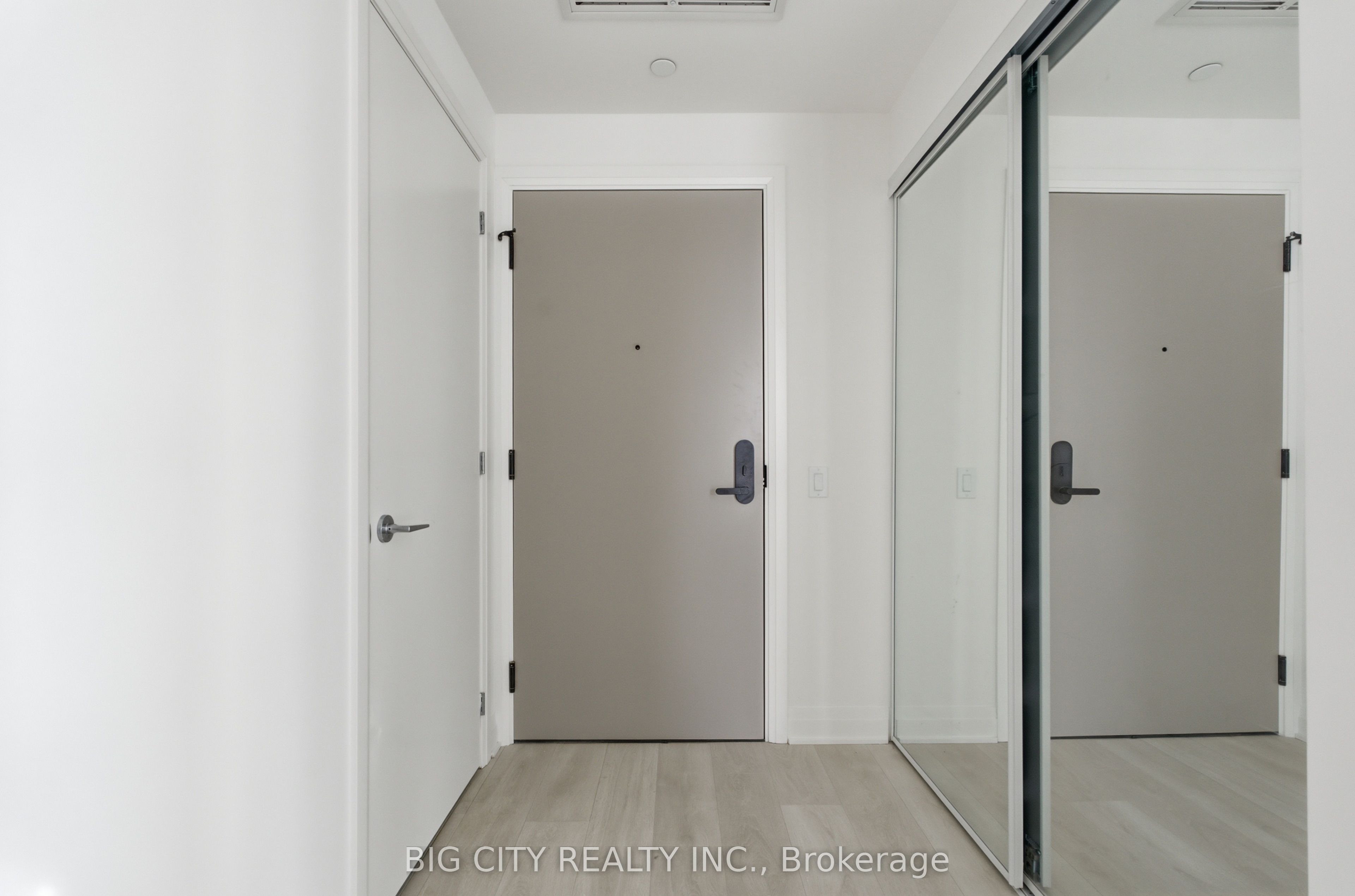 25 Frederick Todd Way 1002, Toronto, ON M4G 0C9