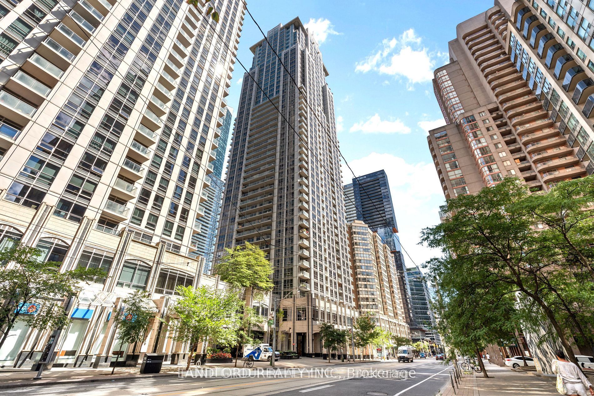761 Bay Street 2802, Toronto, ON M5G 2R2