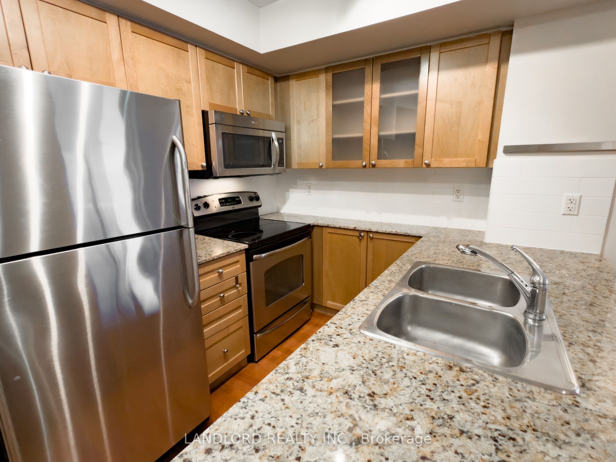 761 Bay Street 2802, Toronto, ON M5G 2R2 photo 3