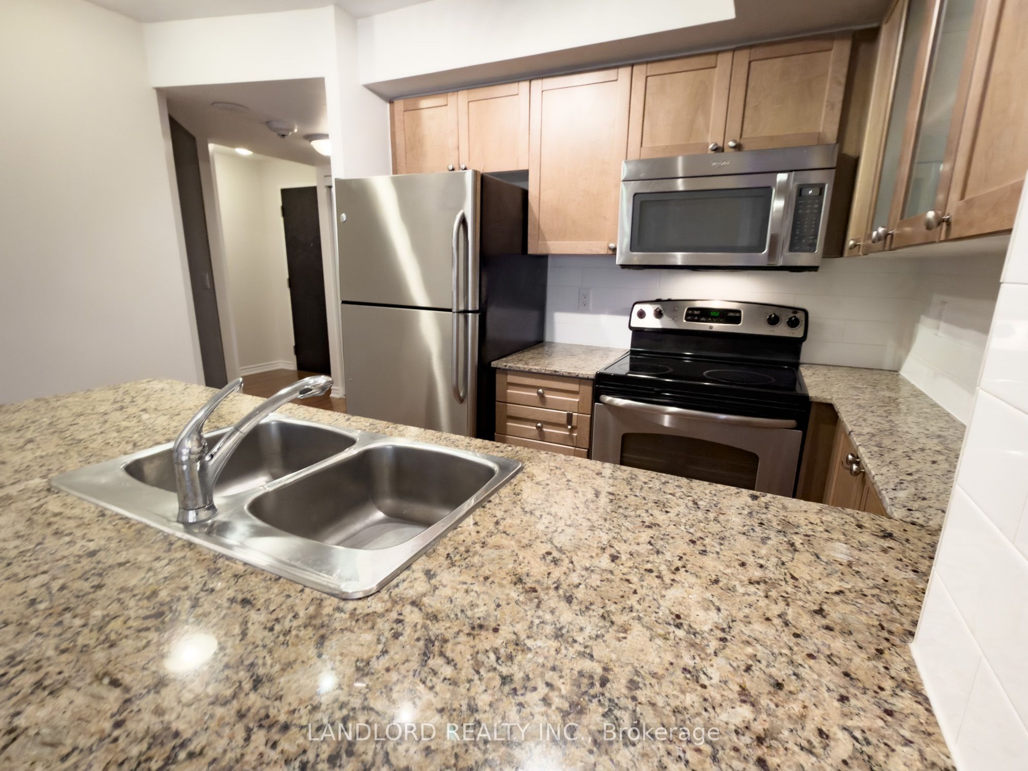 761 Bay Street 2802, Toronto, ON M5G 2R2 photo 4