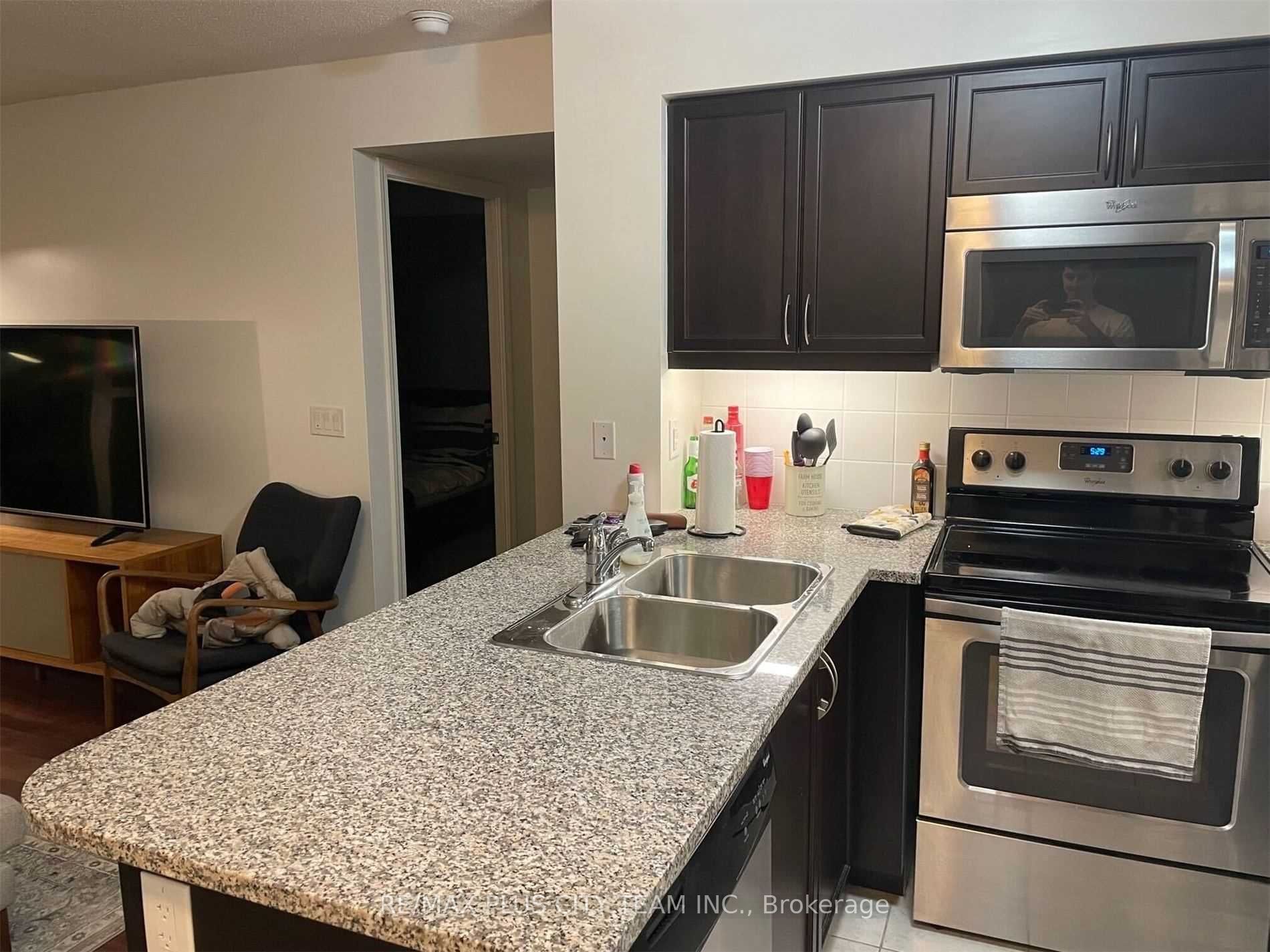 19 Grand Trunk Crescent 2907, Toronto, ON M5J 3A3 photo 5