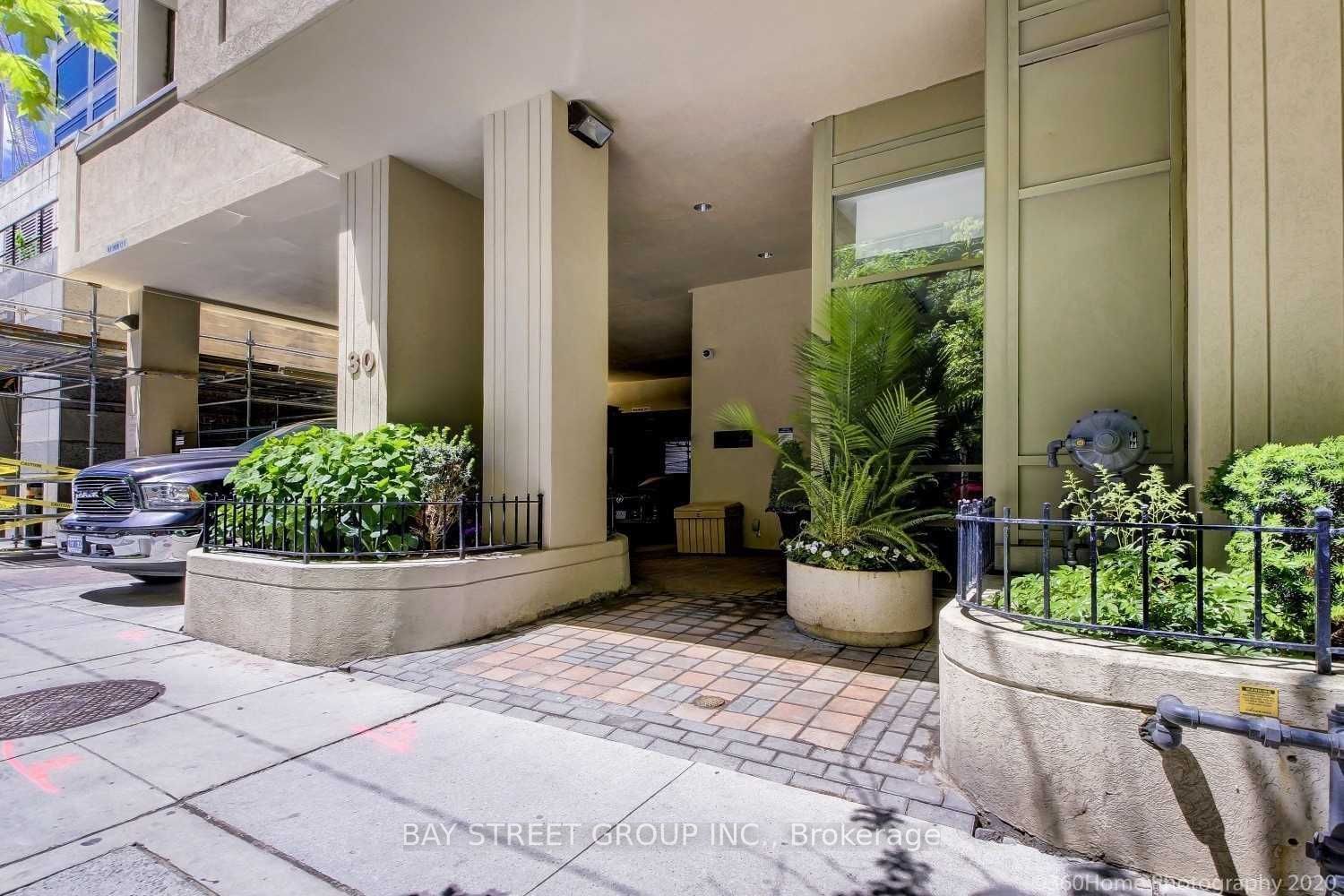 30 Hayden Street 405, Toronto, ON M4Y 3B8 photo 3
