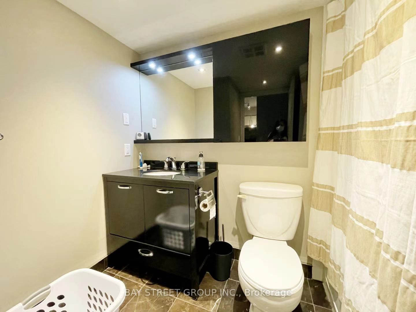 30 Hayden Street 405, Toronto, ON M4Y 3B8 photo 4