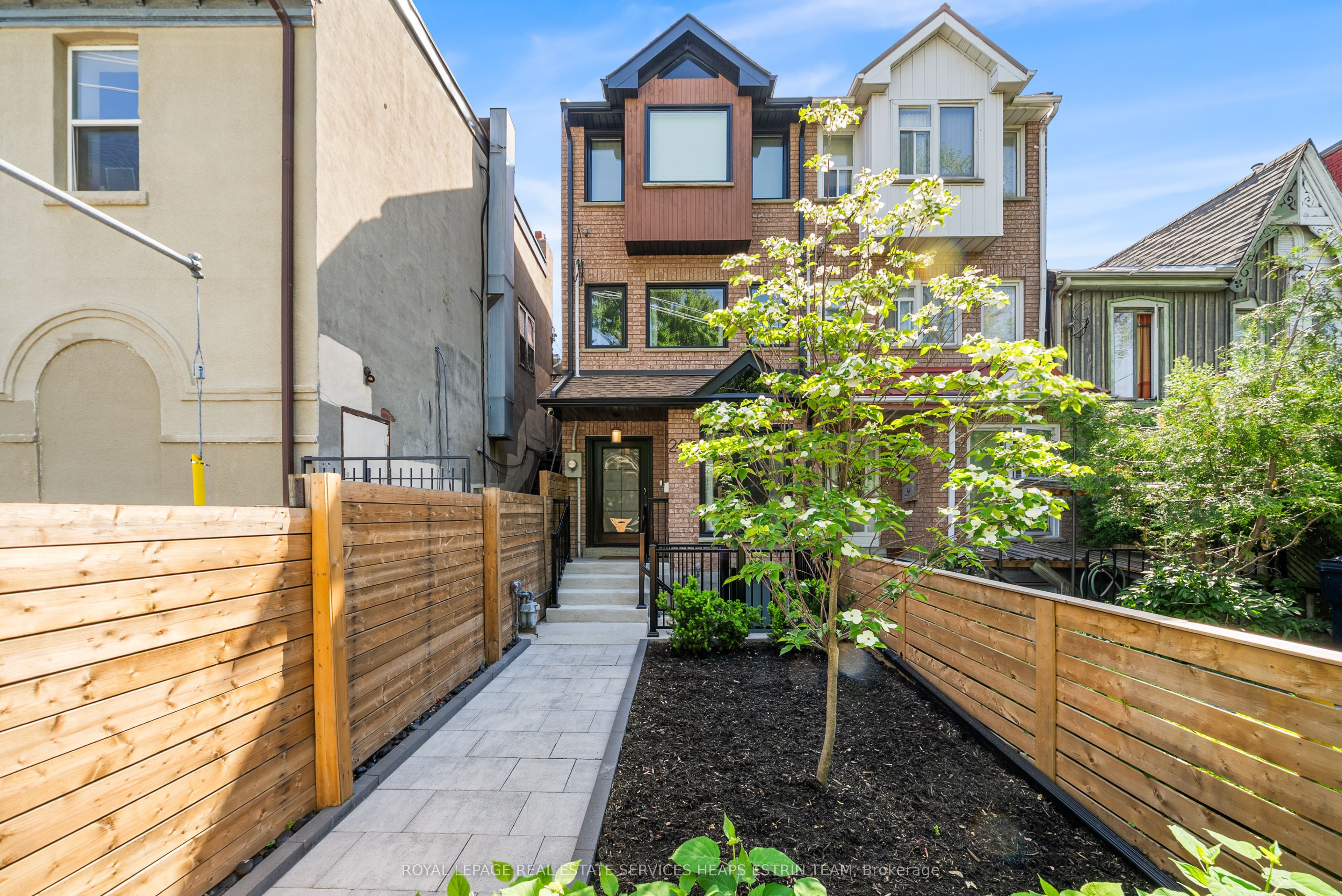 247A Lippincott Street, Toronto, ON M5S 2P4