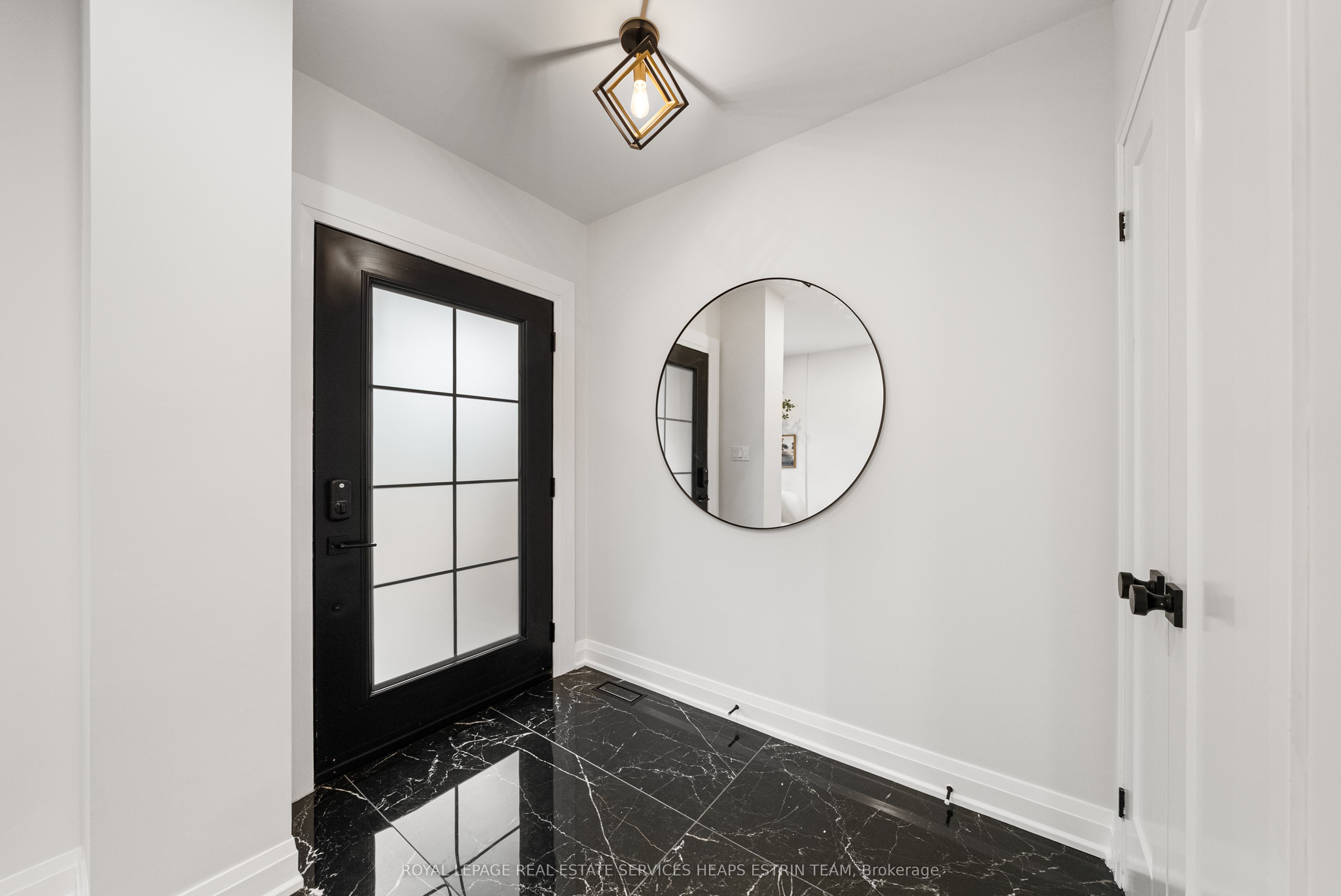 247A Lippincott Street, Toronto, ON M5S 2P4 photo 2
