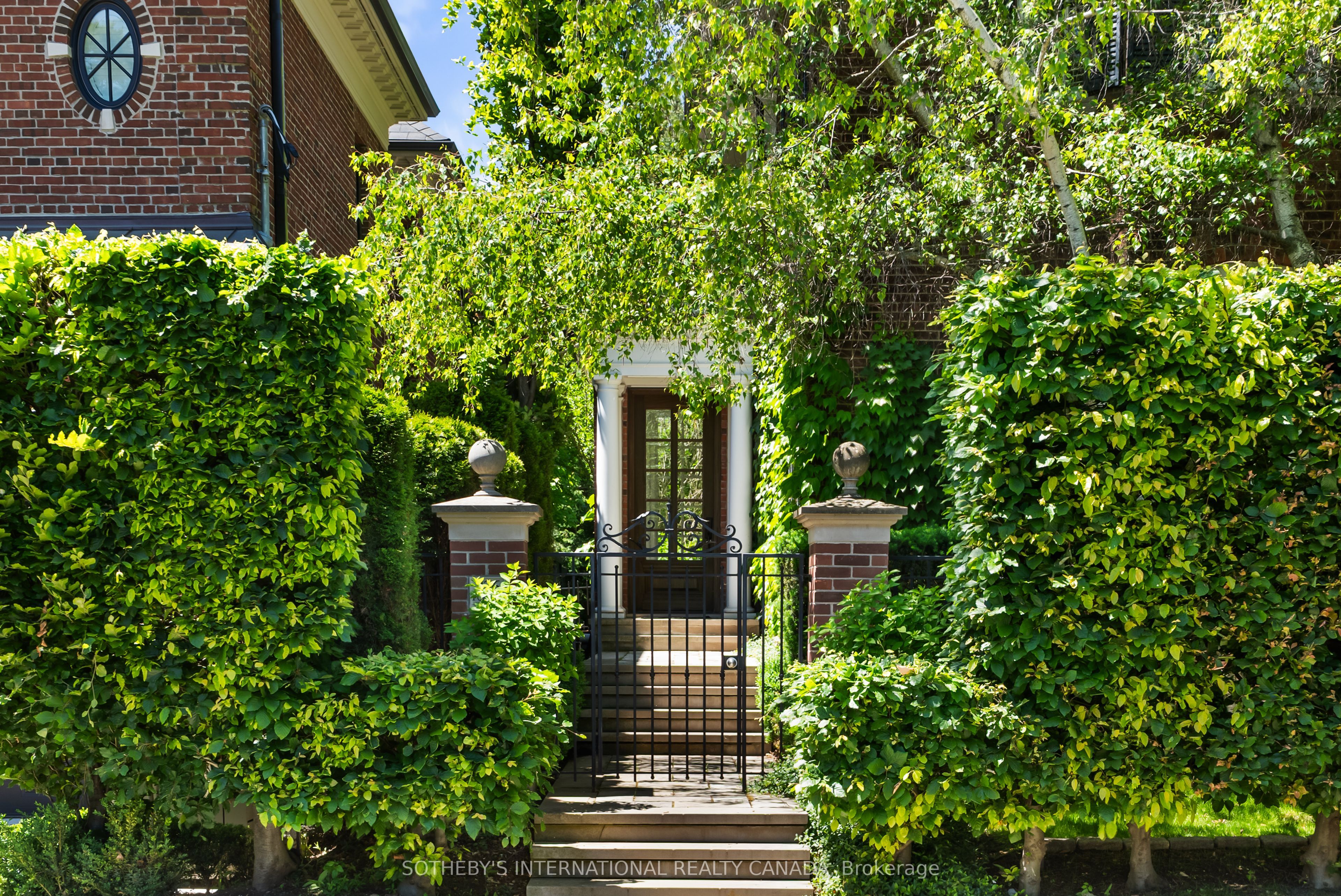 236 Poplar Plains Road, Toronto, ON M4V 2N7 photo 2