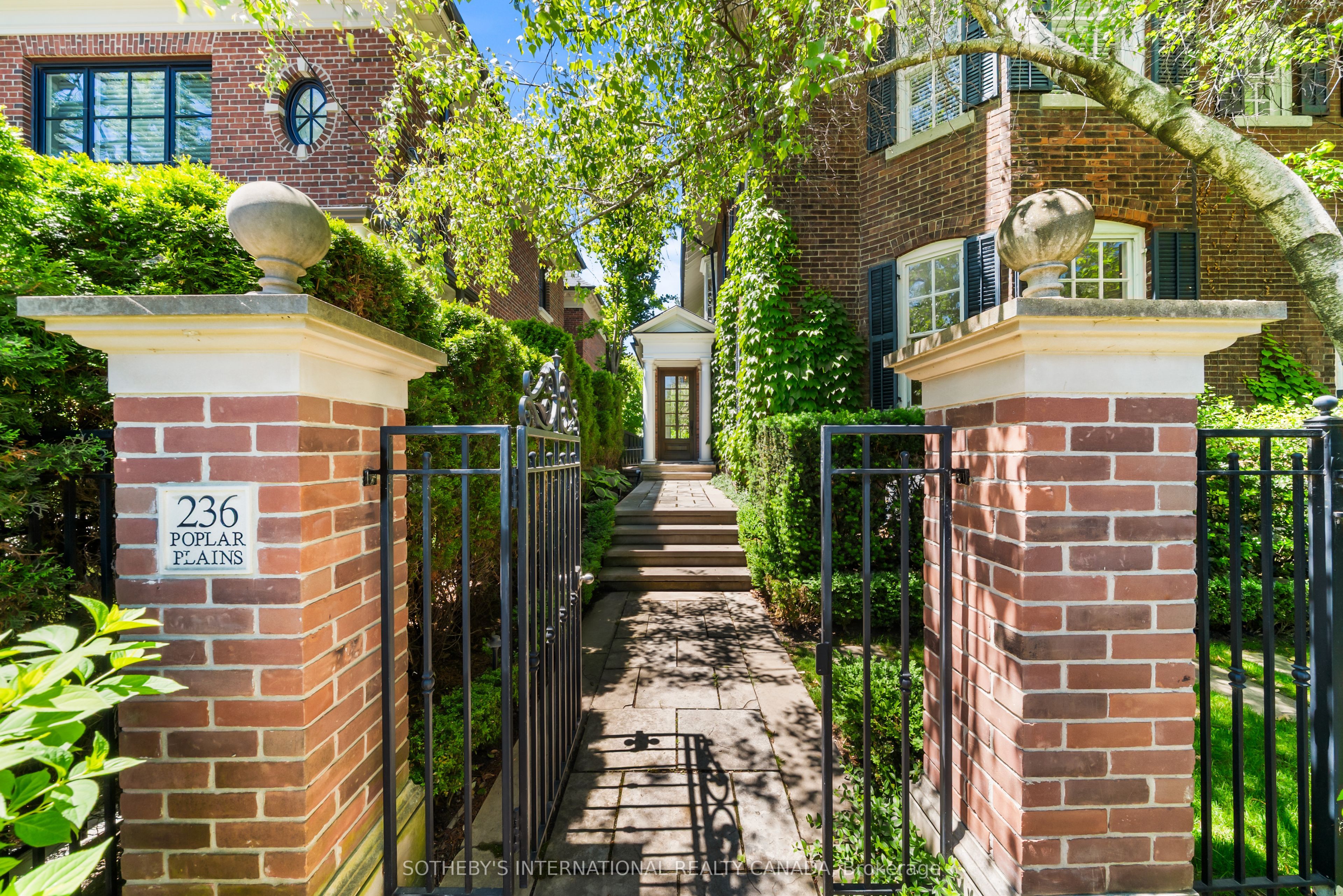 236 Poplar Plains Road, Toronto, ON M4V 2N7 photo 3