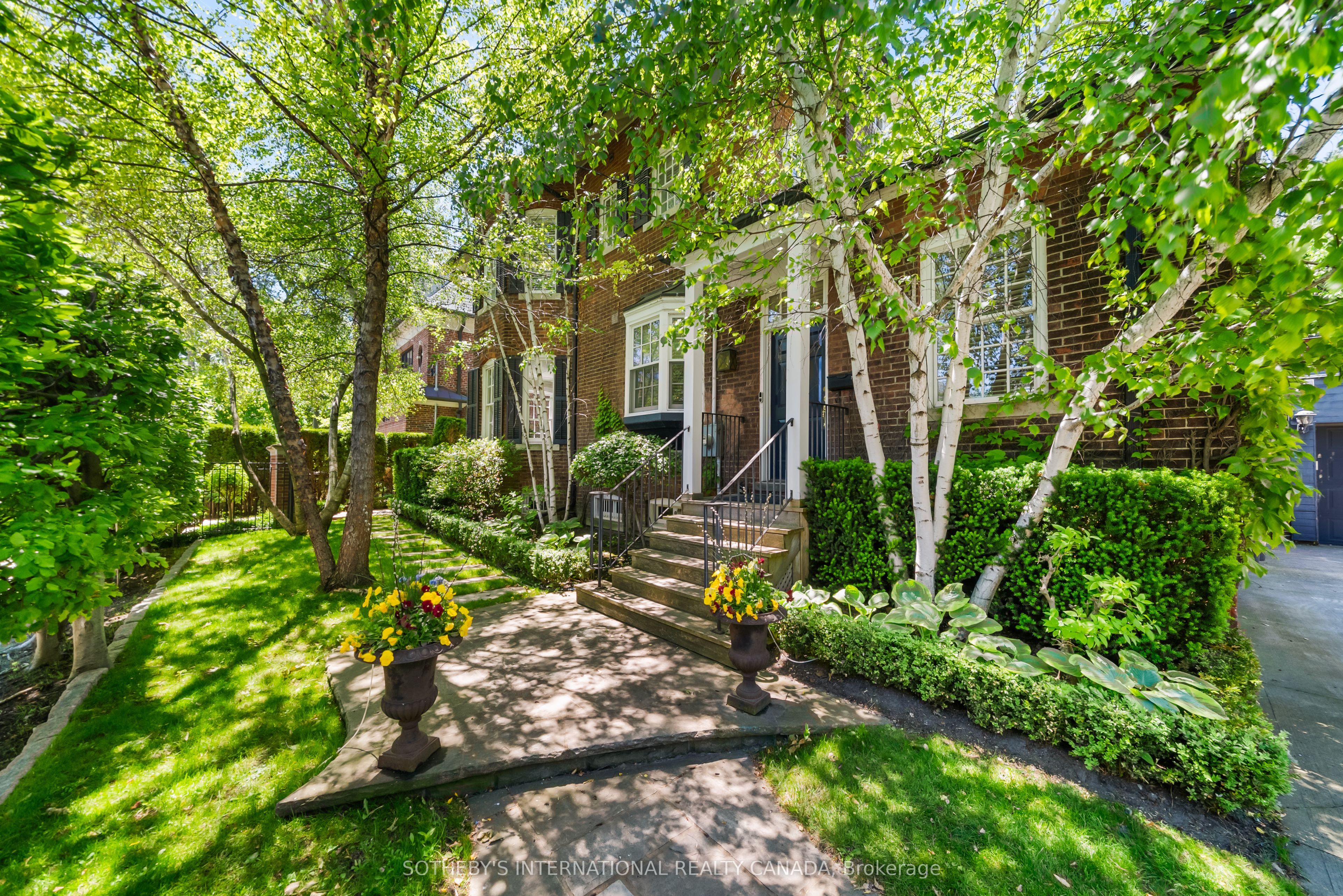 236 Poplar Plains Road, Toronto, ON M4V 2N7 photo 5
