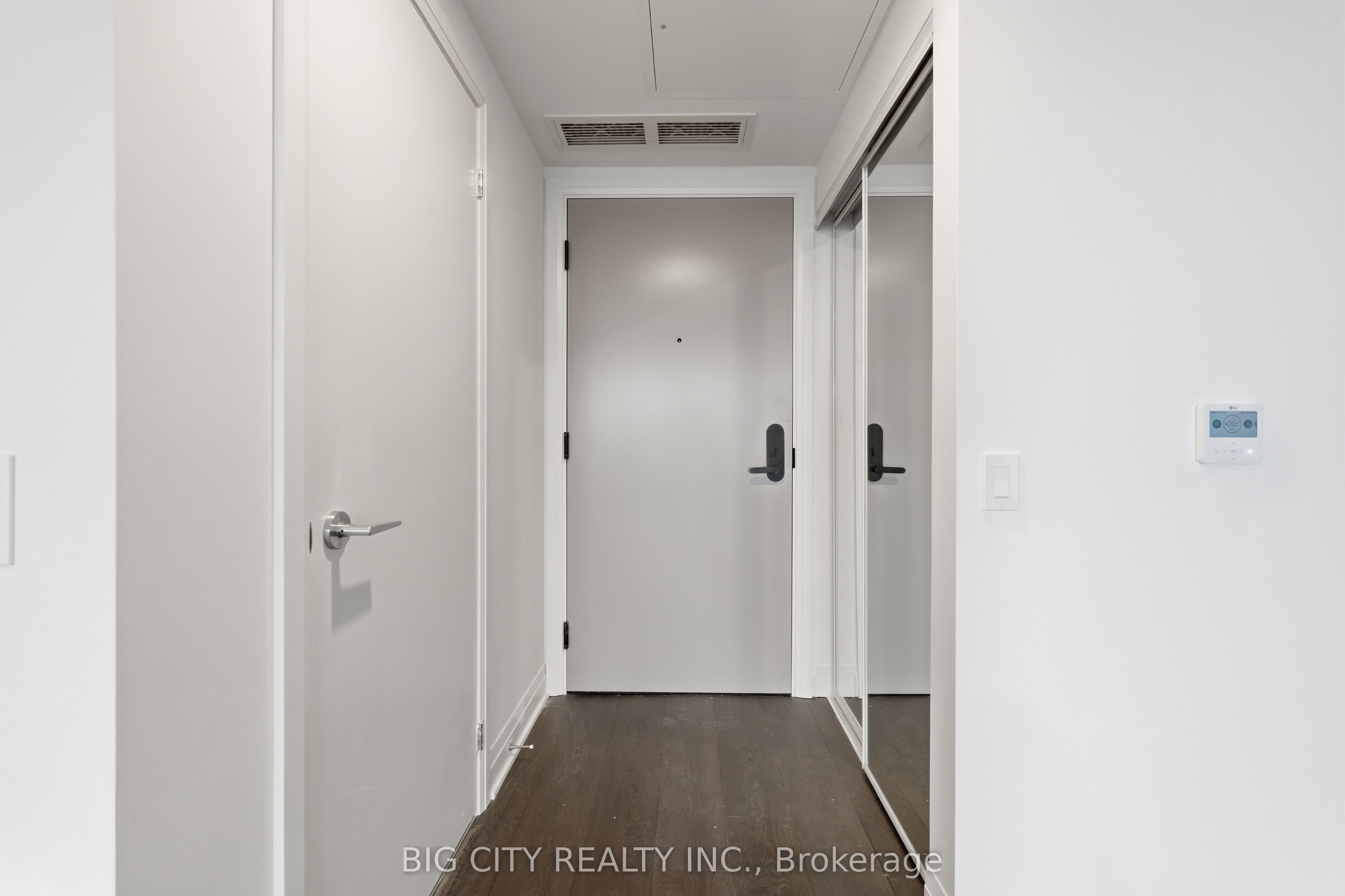 25 Frederick Todd Way 1708, Toronto, ON M4G 0C9 photo 2