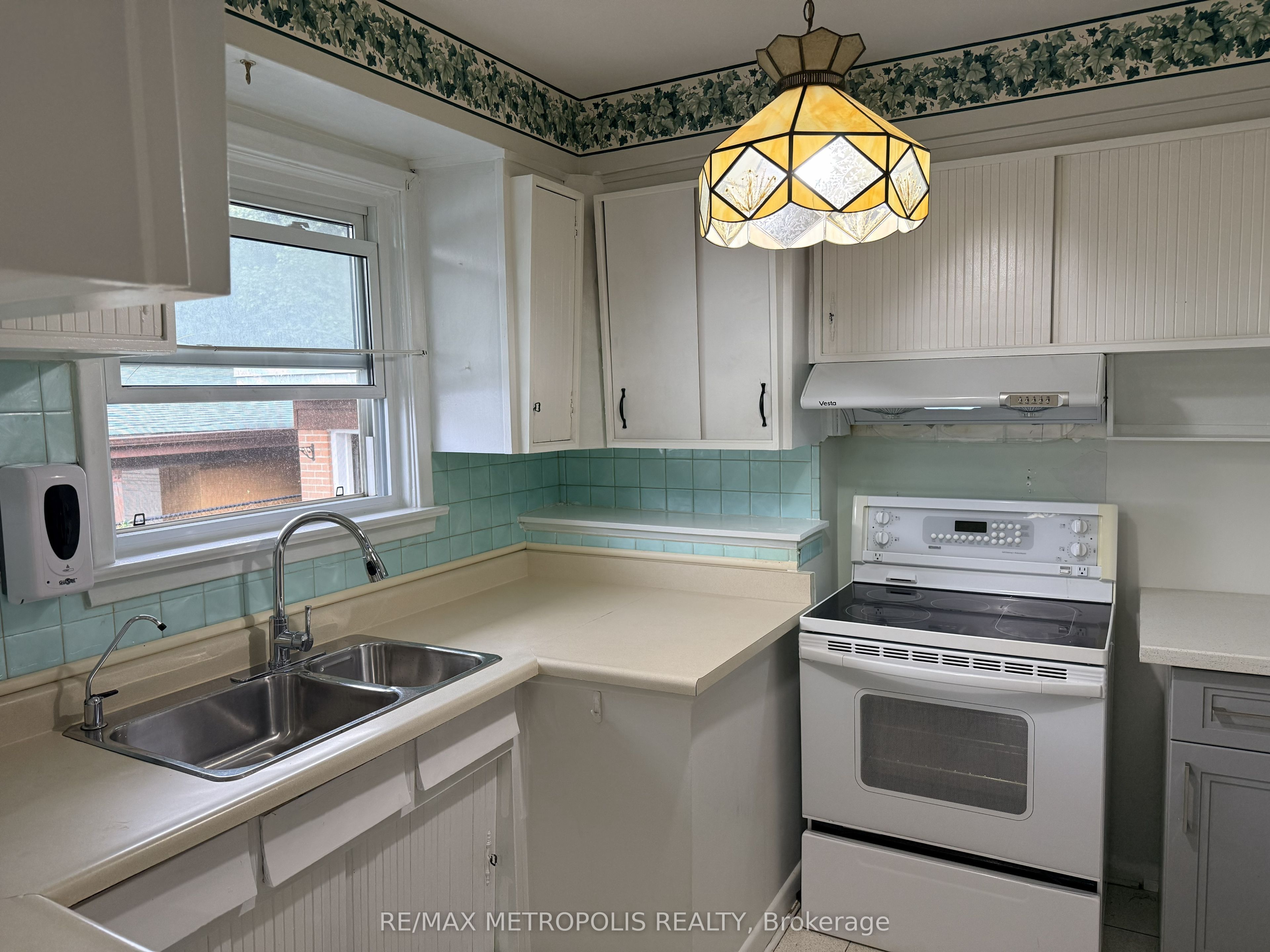 359 Patricia Avenue Main, Toronto, ON M2R 2M8 photo 3