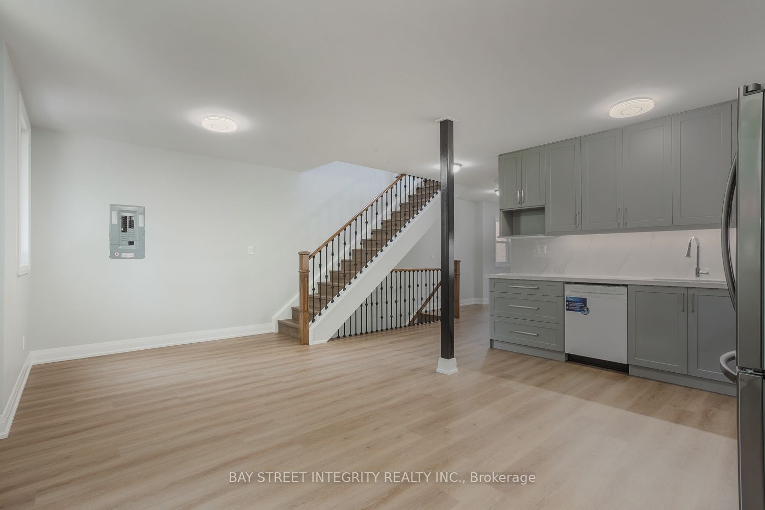 19 D'arcy Street Upper Floor, Toronto, ON M5T 1J8 photo 4