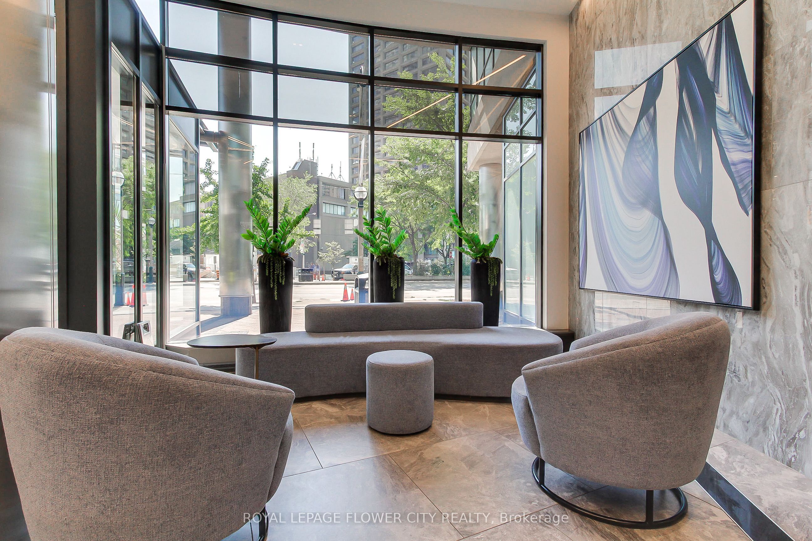 12 Yonge Street 302, Toronto, ON M5M 3G5 photo 4