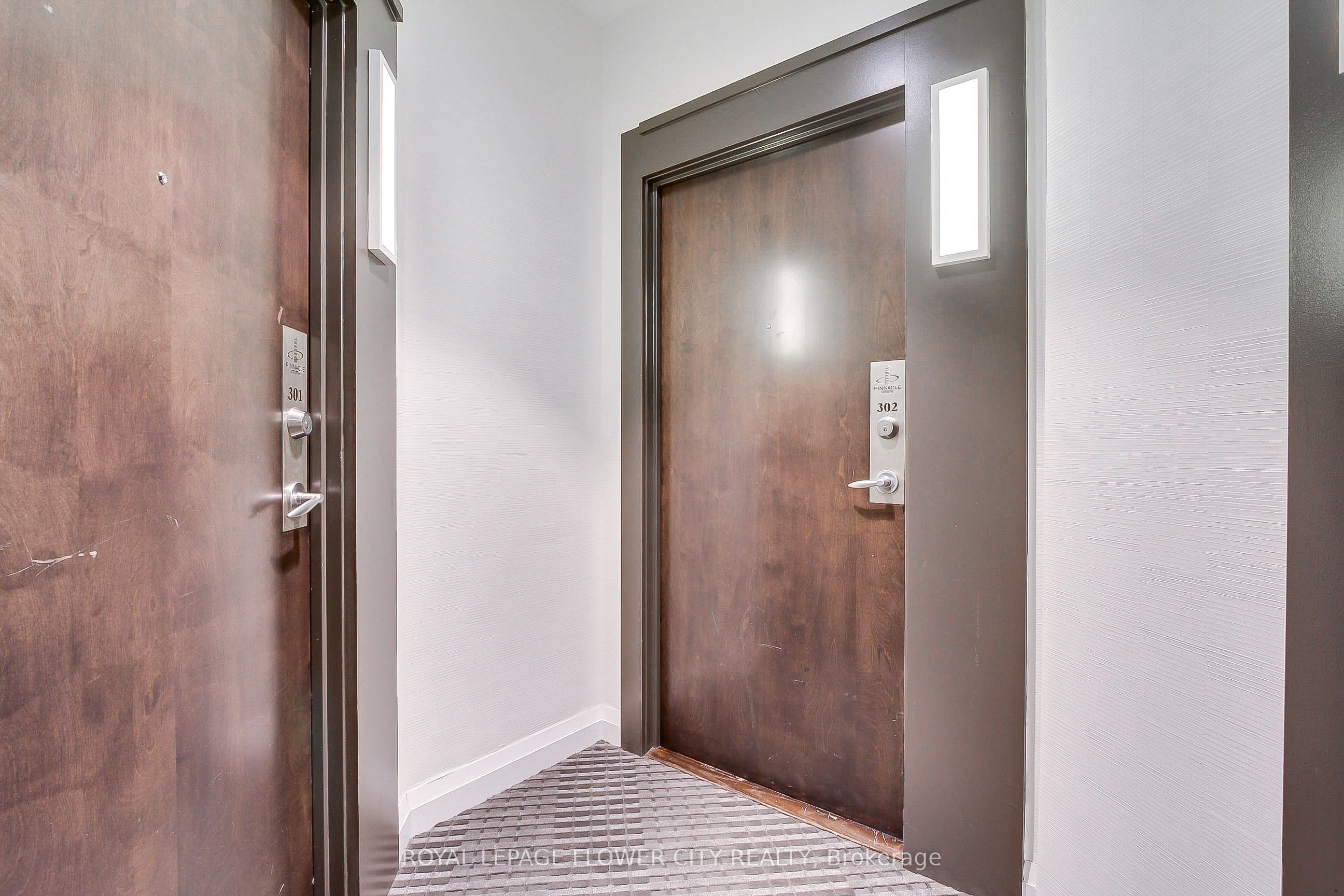 12 Yonge Street 302, Toronto, ON M5M 3G5 photo 5