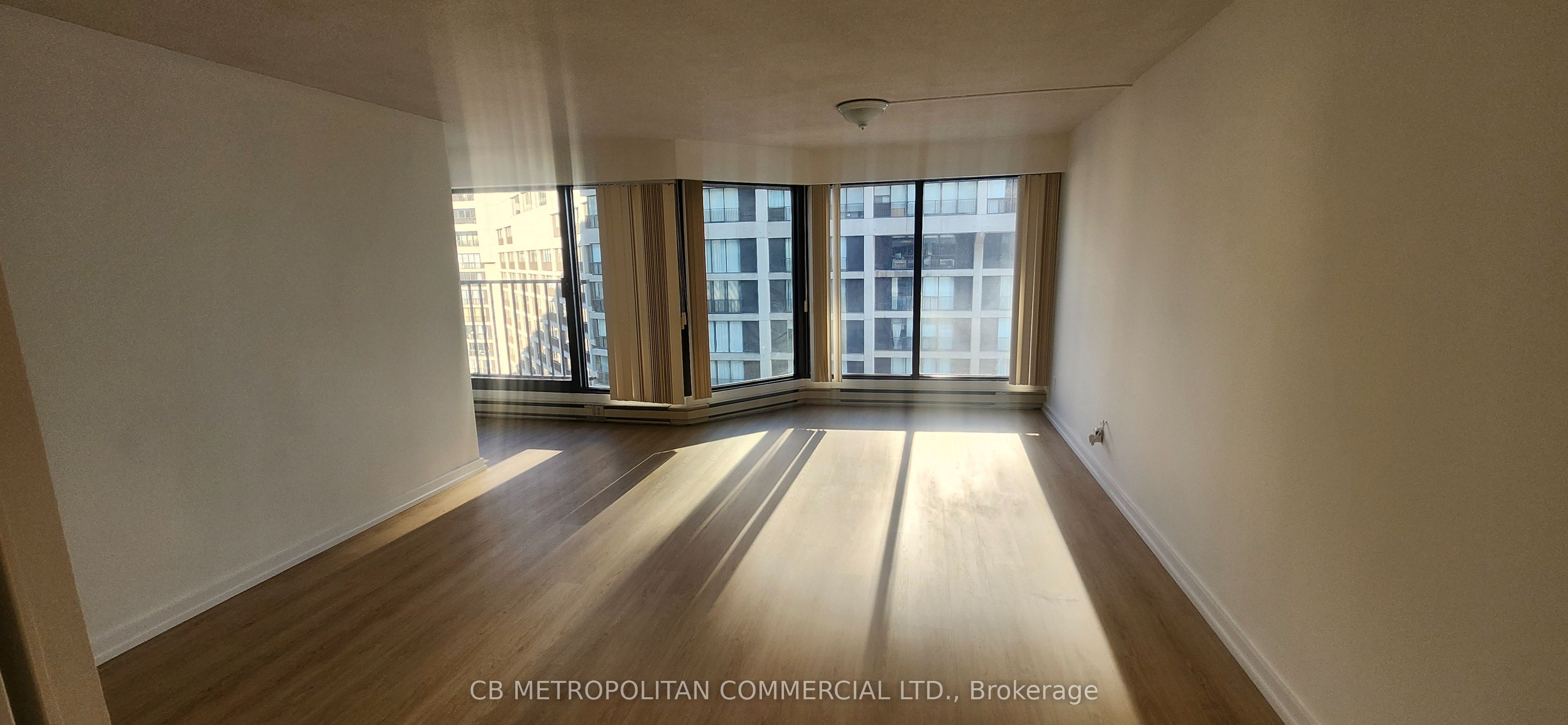 65 Harbour Square 3305, Toronto, ON M5J 2L4 photo 3