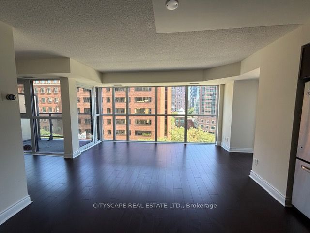 28 Ted Rogers Way 912, Toronto, ON M4Y 2J4 photo 3