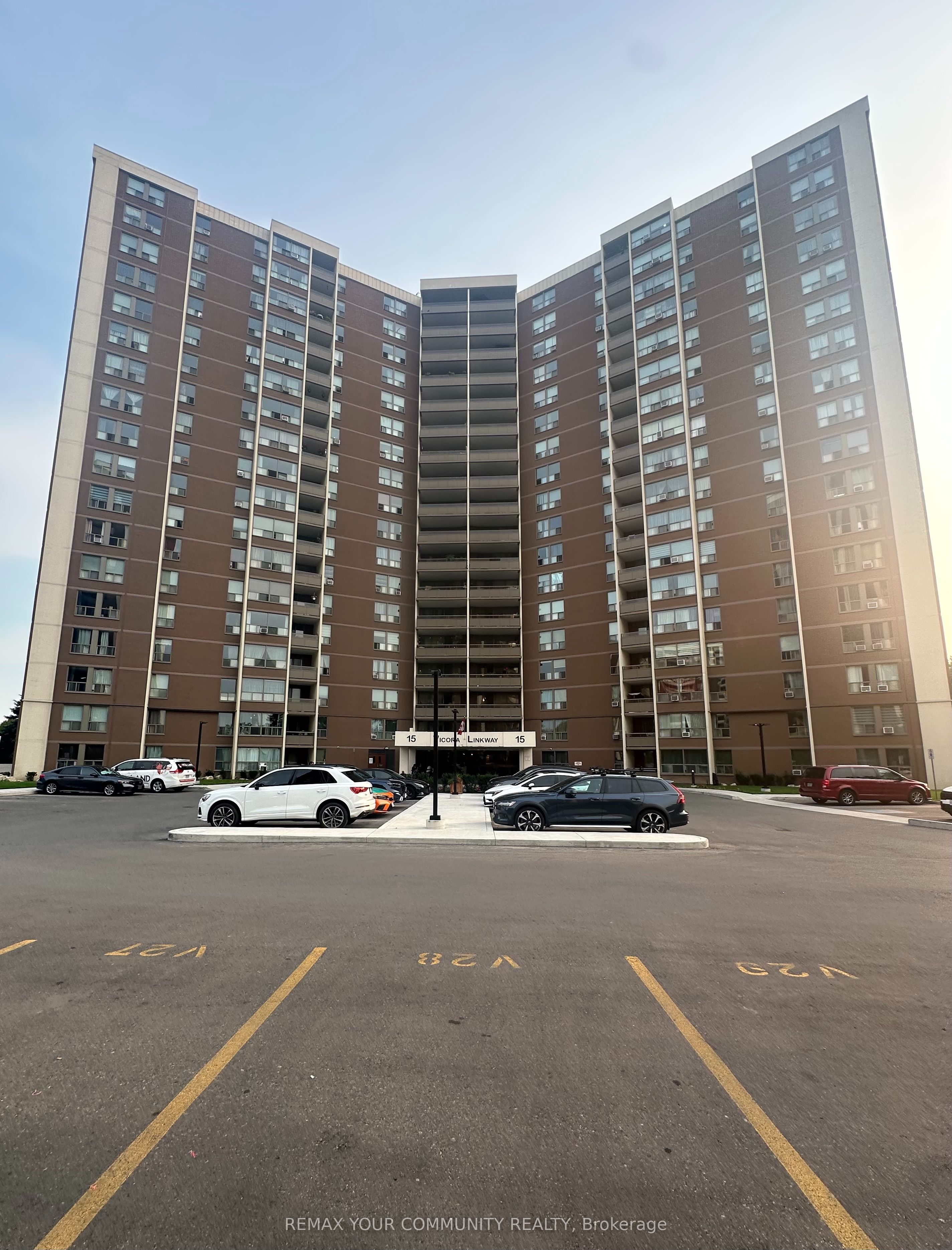15 Vicora Linkway 1711, Toronto, ON M3C 1A9 photo 2