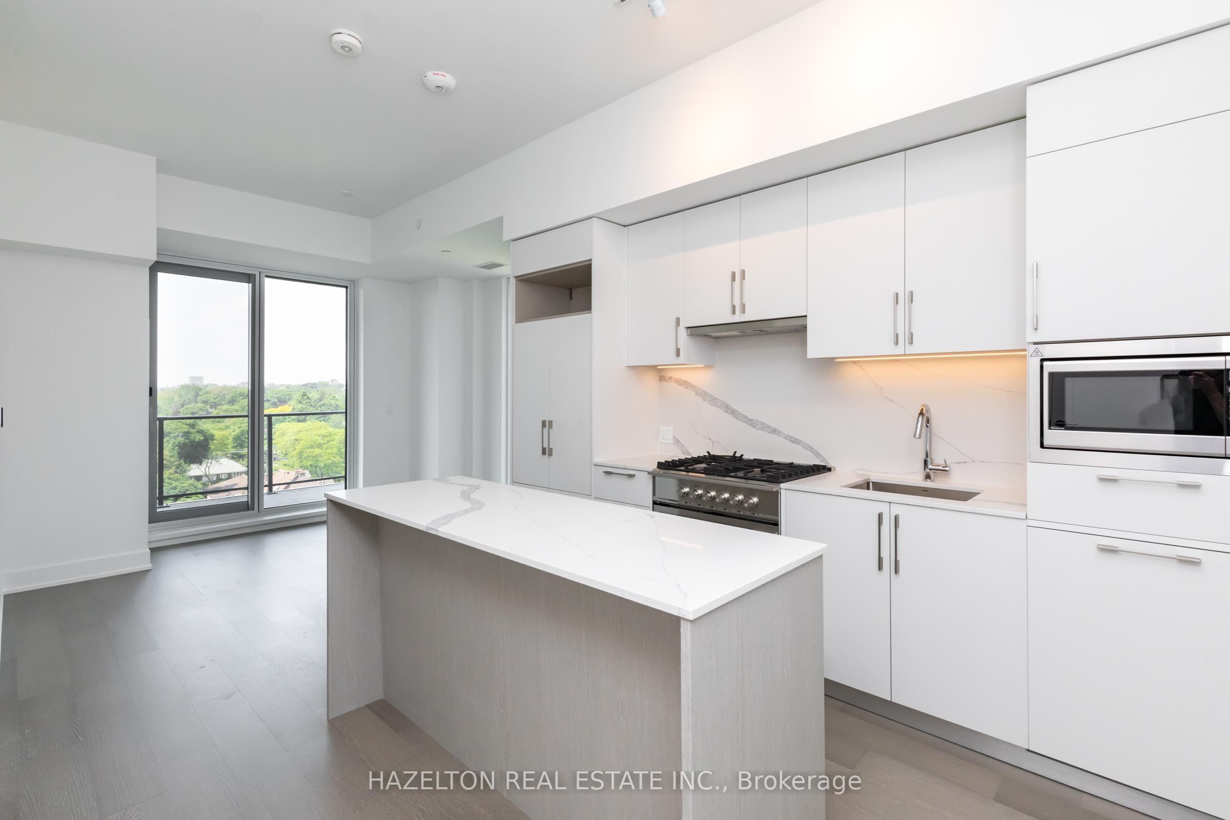 8 Manor Road W 904, Toronto, ON M4S 2A5 photo 3